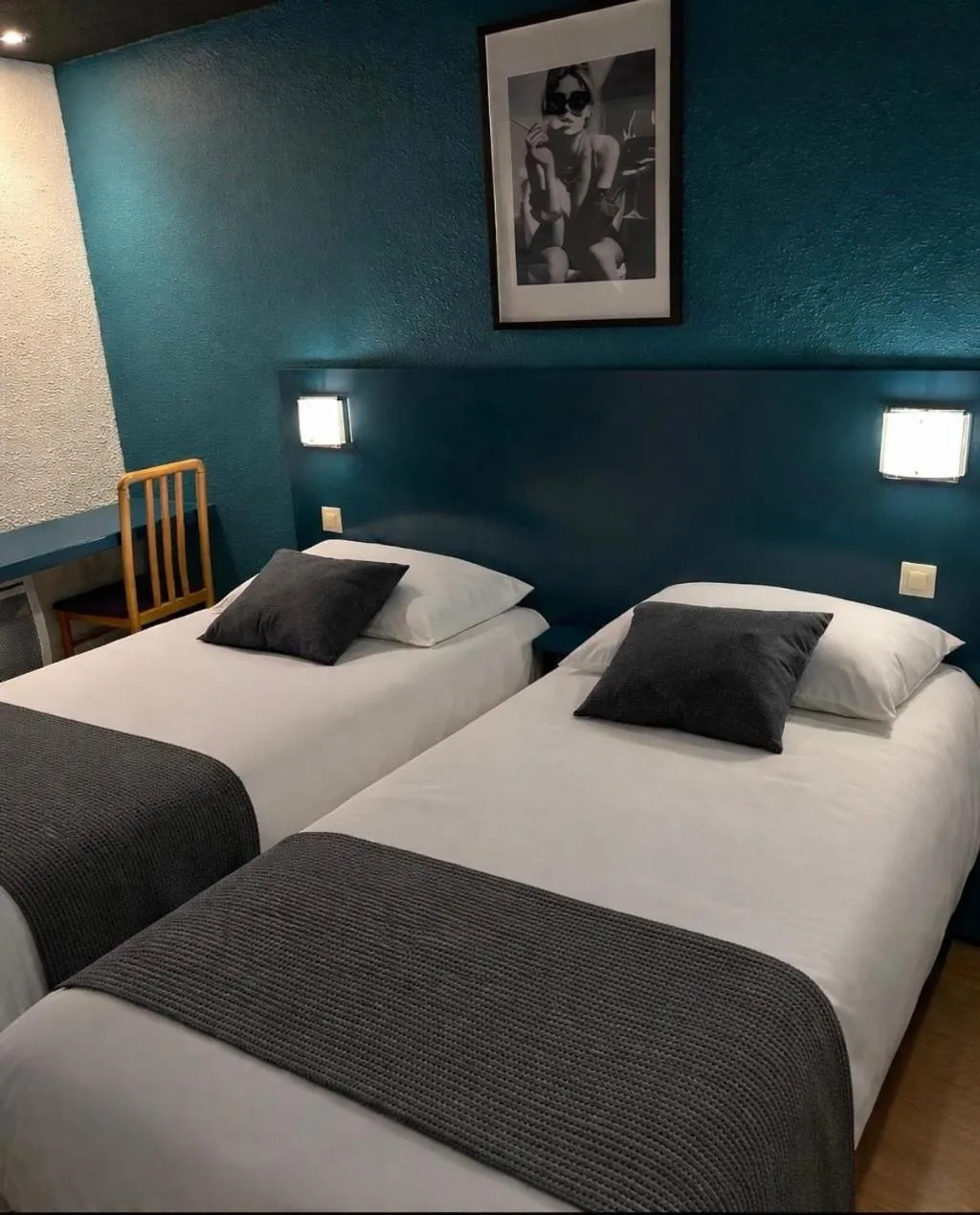 Bed in Hôtel Restaurant le Privilège - authentic by balladins