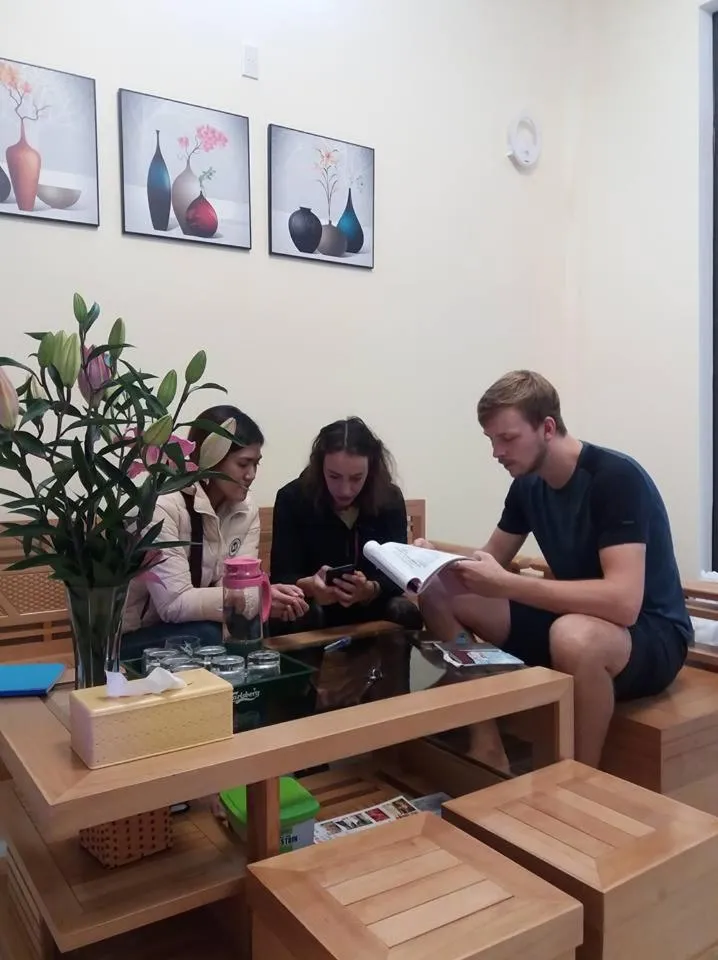 Communal lounge/ TV room in Guest House Maika