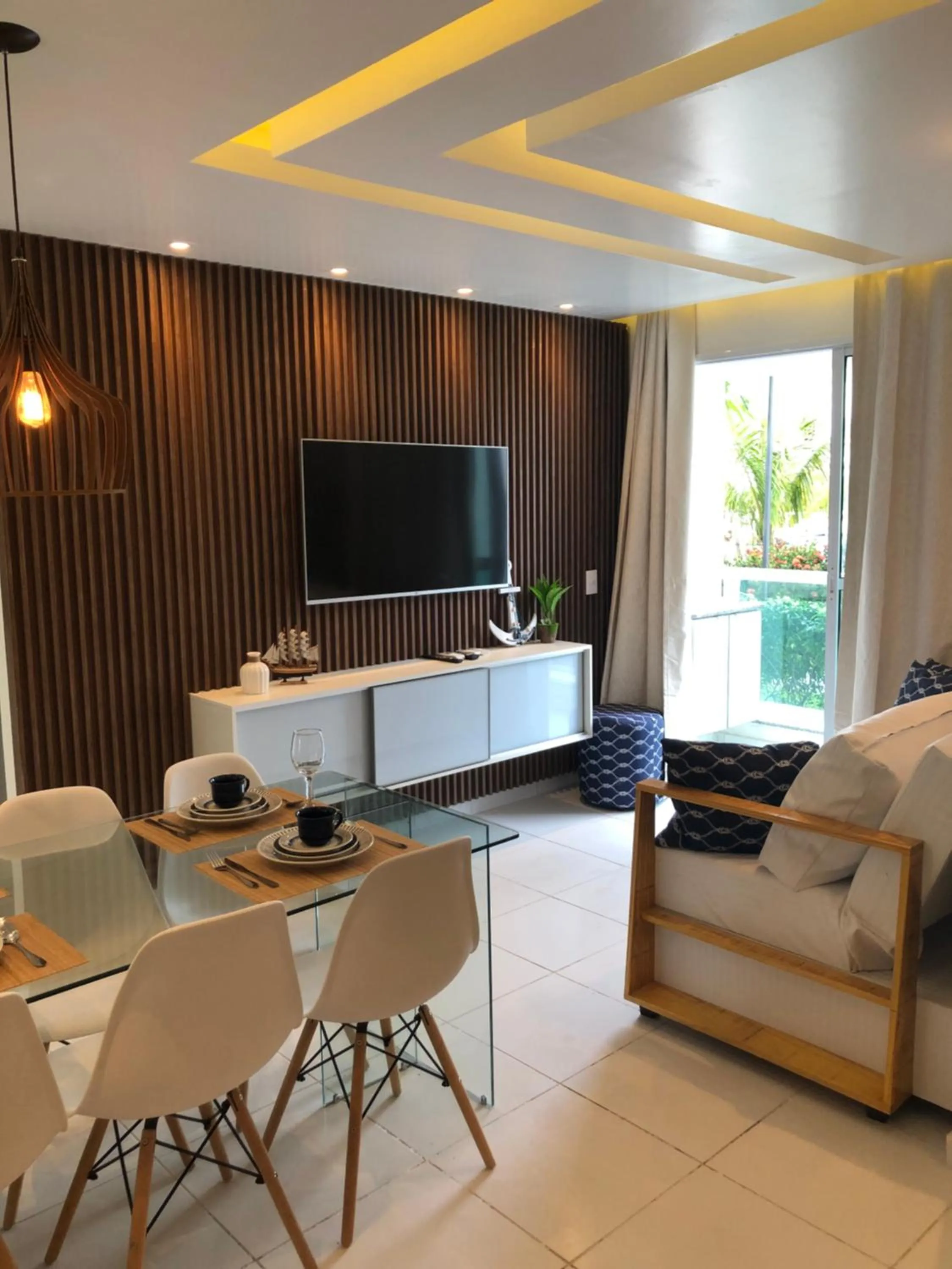 Palm Acqua Resort