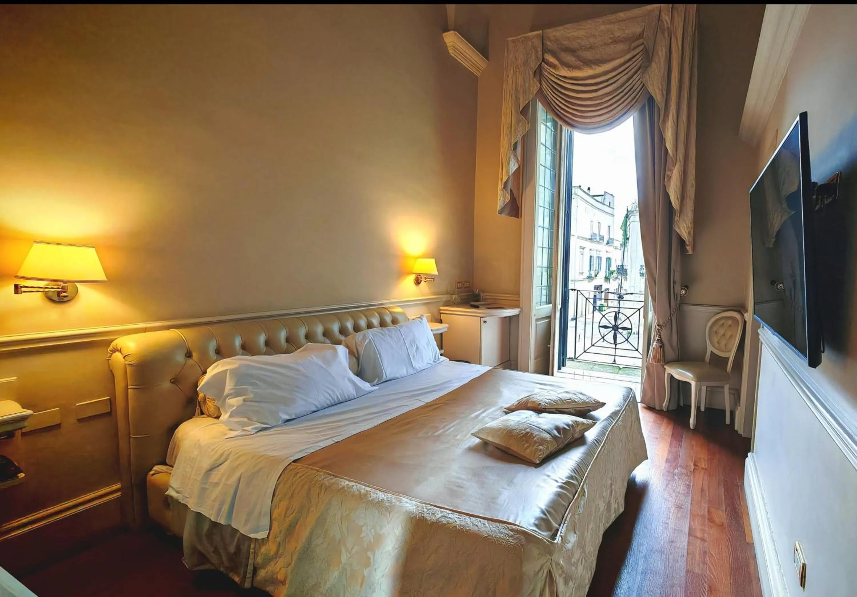Bed in Suite Hotel Santa Chiara