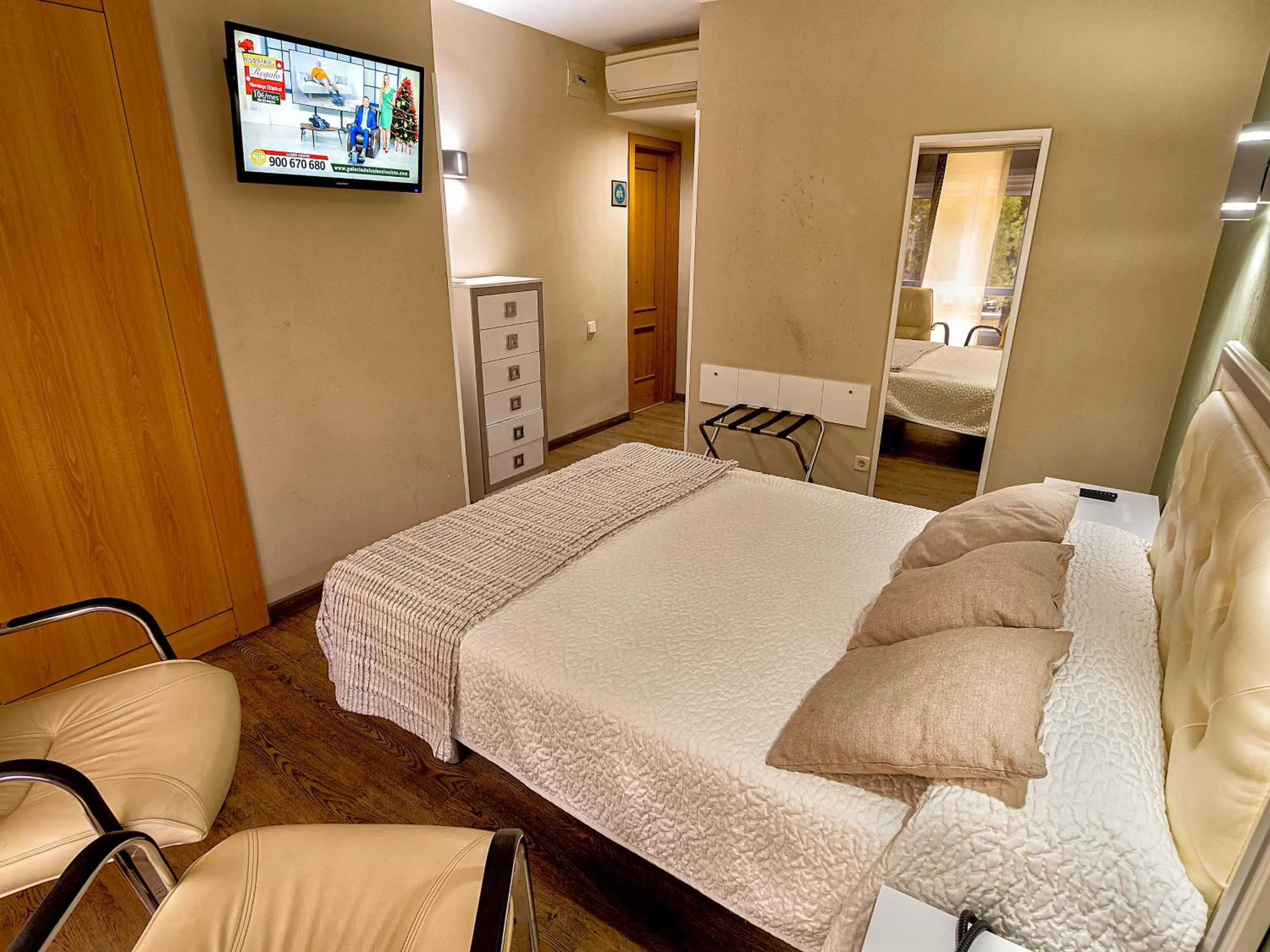 Bed in Hostal Real Aranjuez
