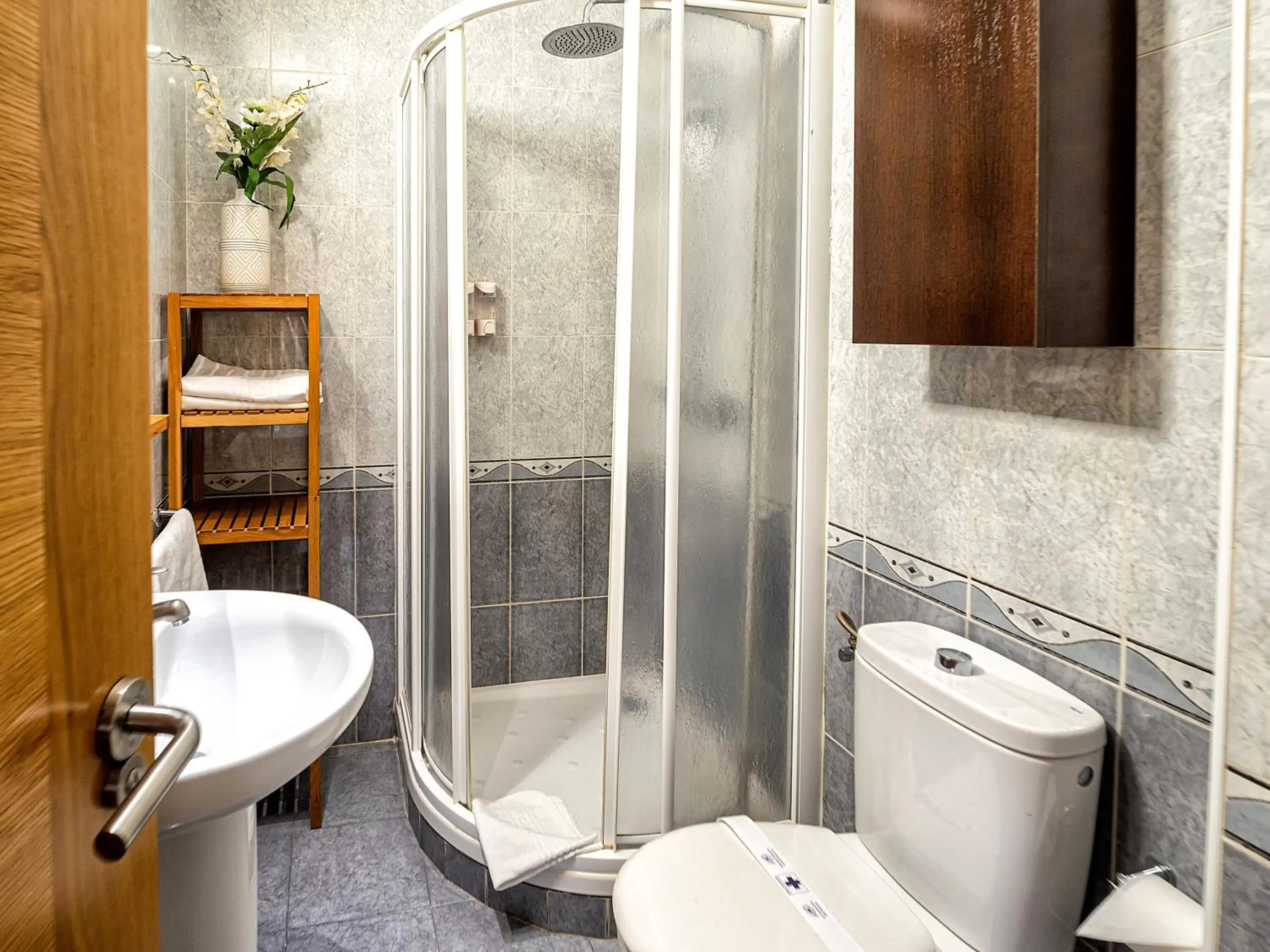 Shower in Hostal Real Aranjuez