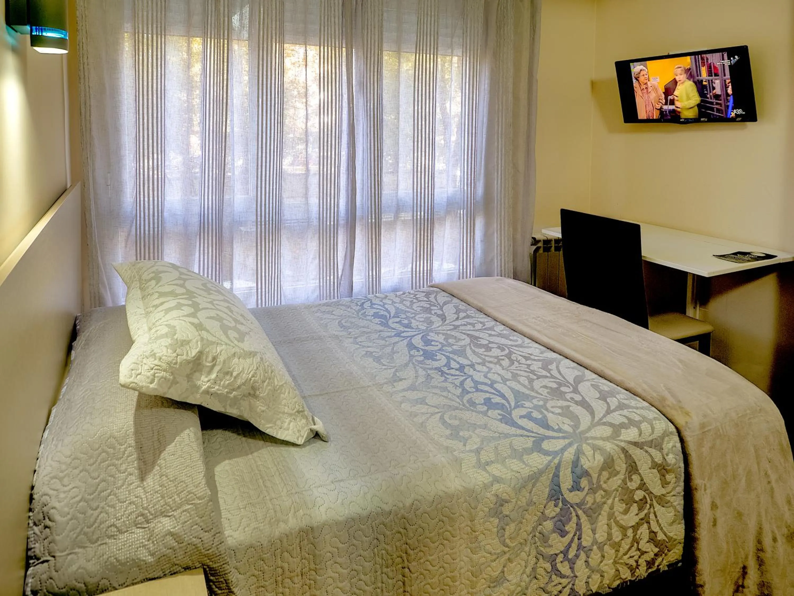 Bed in Hostal Real Aranjuez