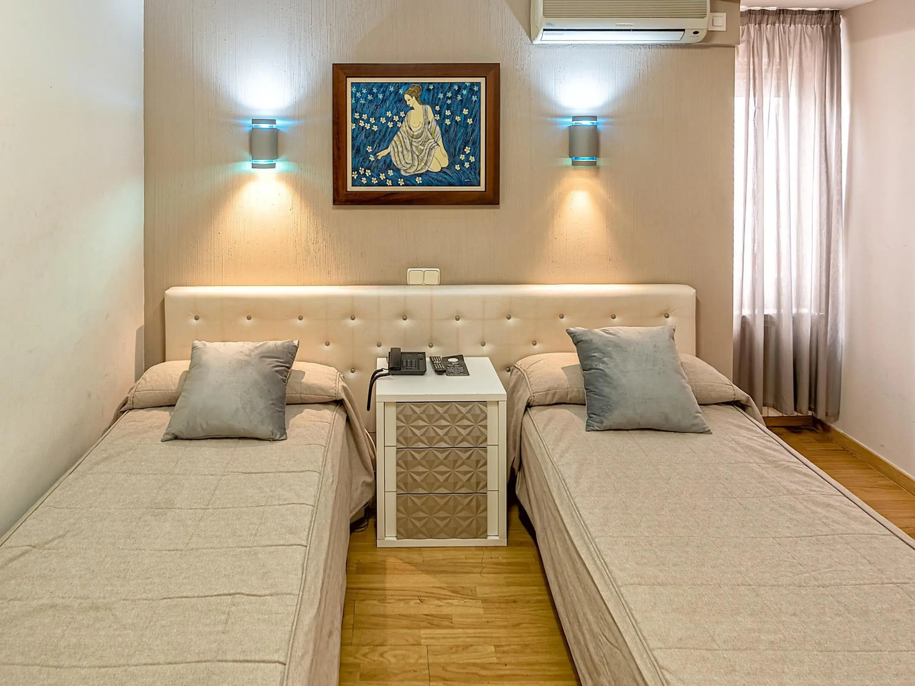 Budget Twin Room in Hostal Real Aranjuez Budget Twin Room in Hostal Real Aranjuez