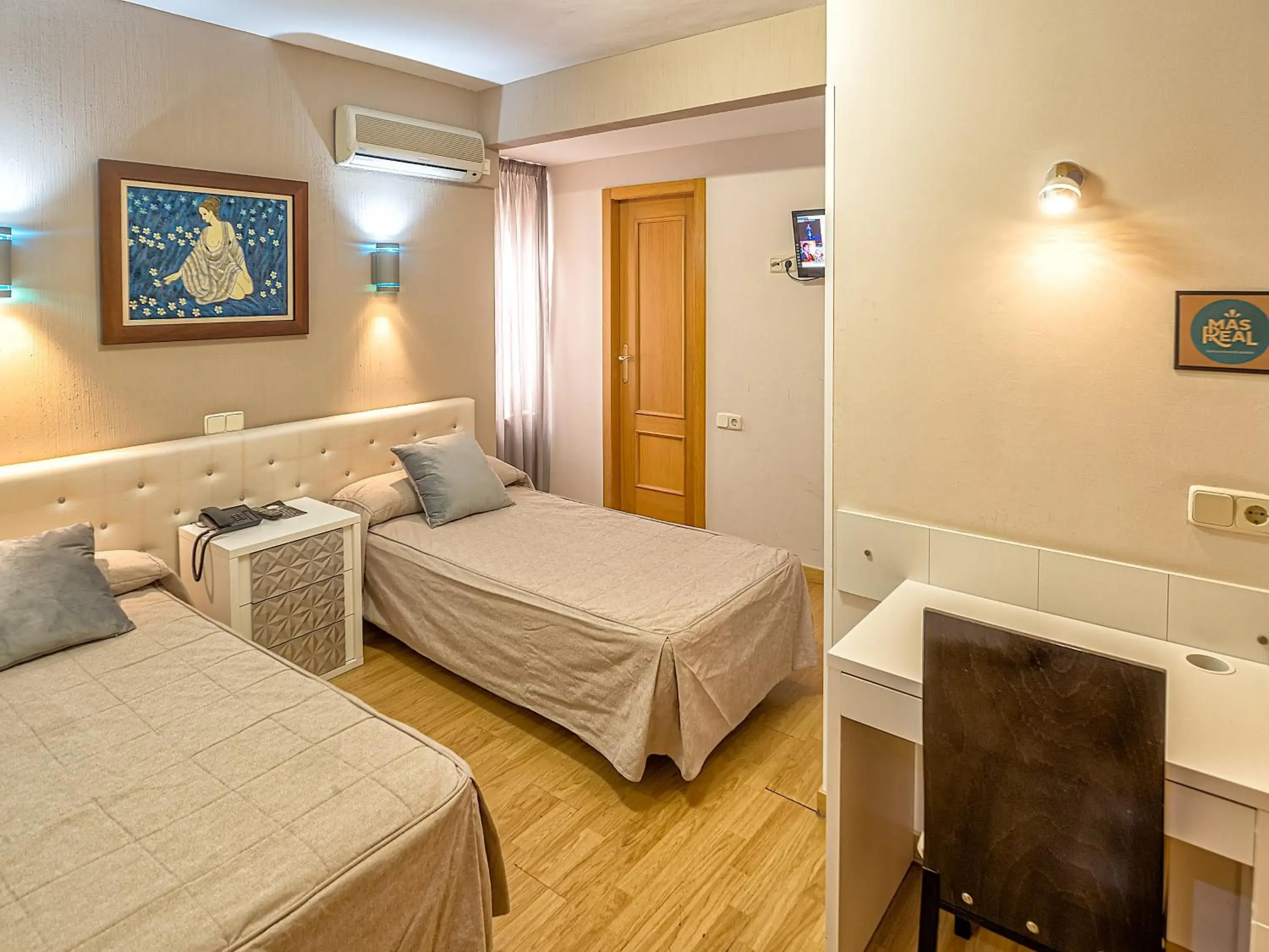 Budget Twin Room in Hostal Real Aranjuez Budget Twin Room in Hostal Real Aranjuez