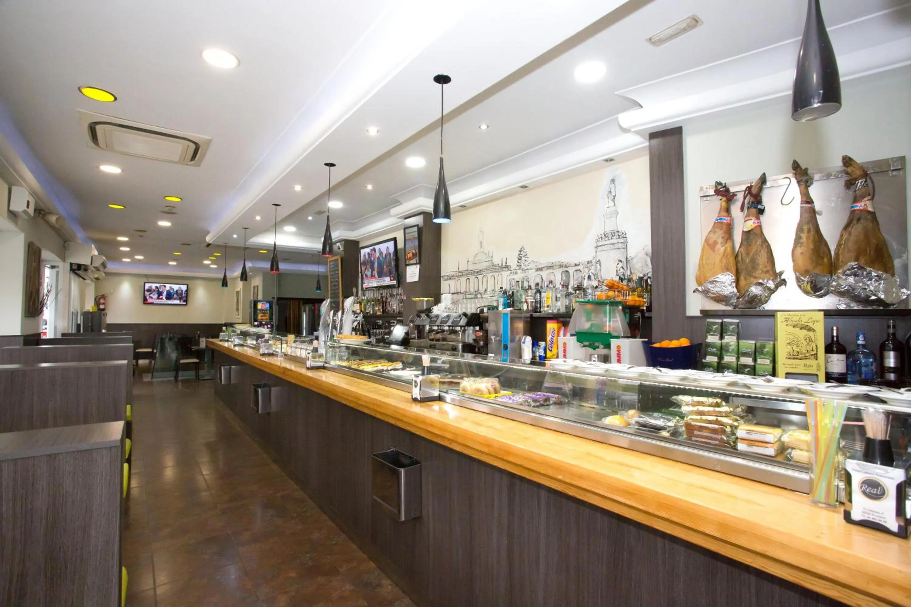 Restaurant/places to eat in Hostal Real Aranjuez