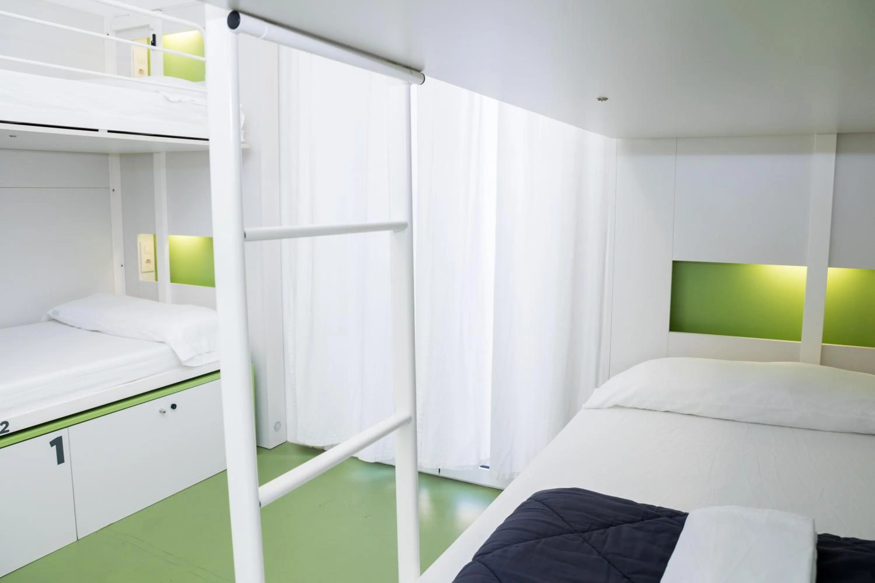 Decorative detail, Bed in Sant Jordi Hostels Gracia