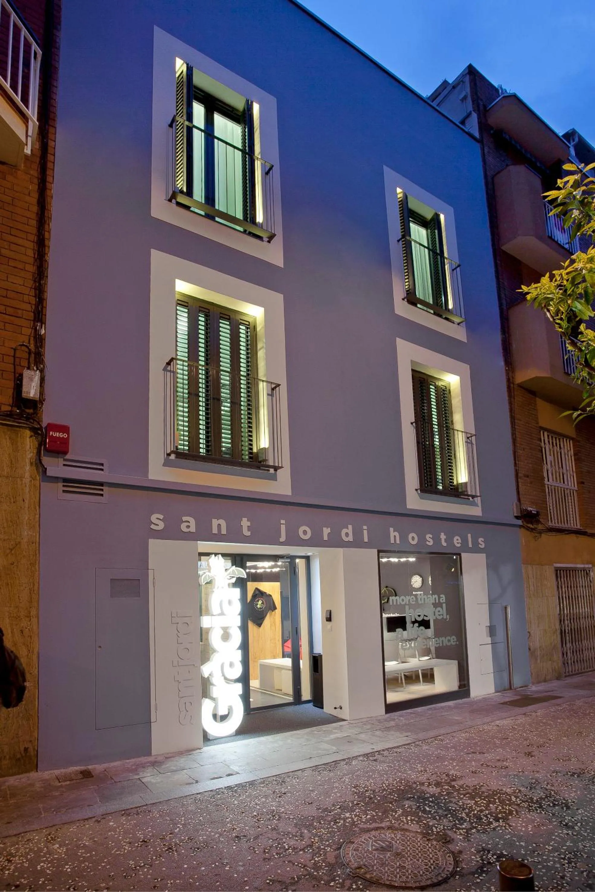 Facade/entrance in Sant Jordi Hostels Gracia