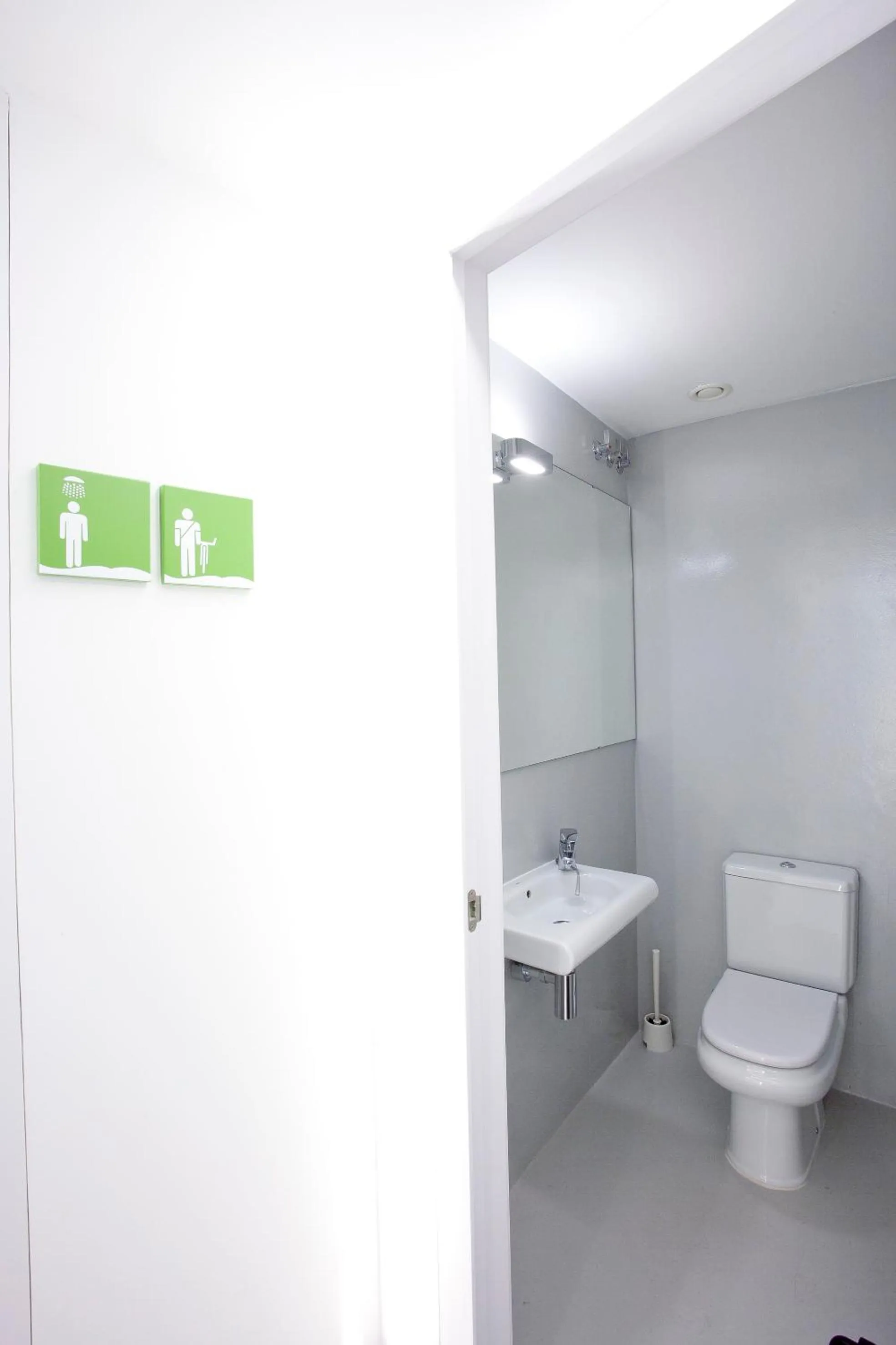 Bathroom in Sant Jordi Hostels Gracia