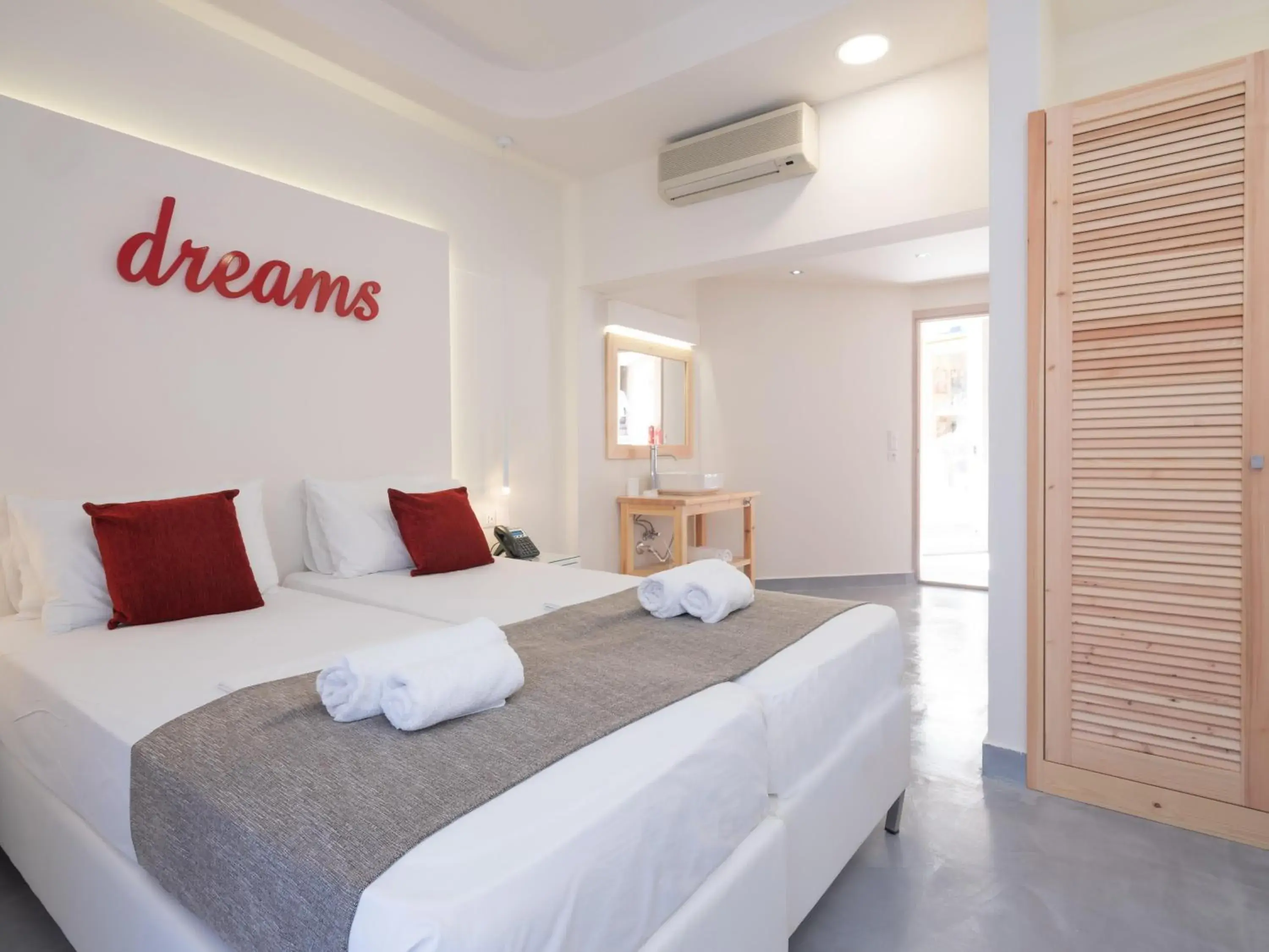 Bed in Eva Mare Hotel & Suites - Adults only Bed in Eva Mare Hotel & Suites - Adults only