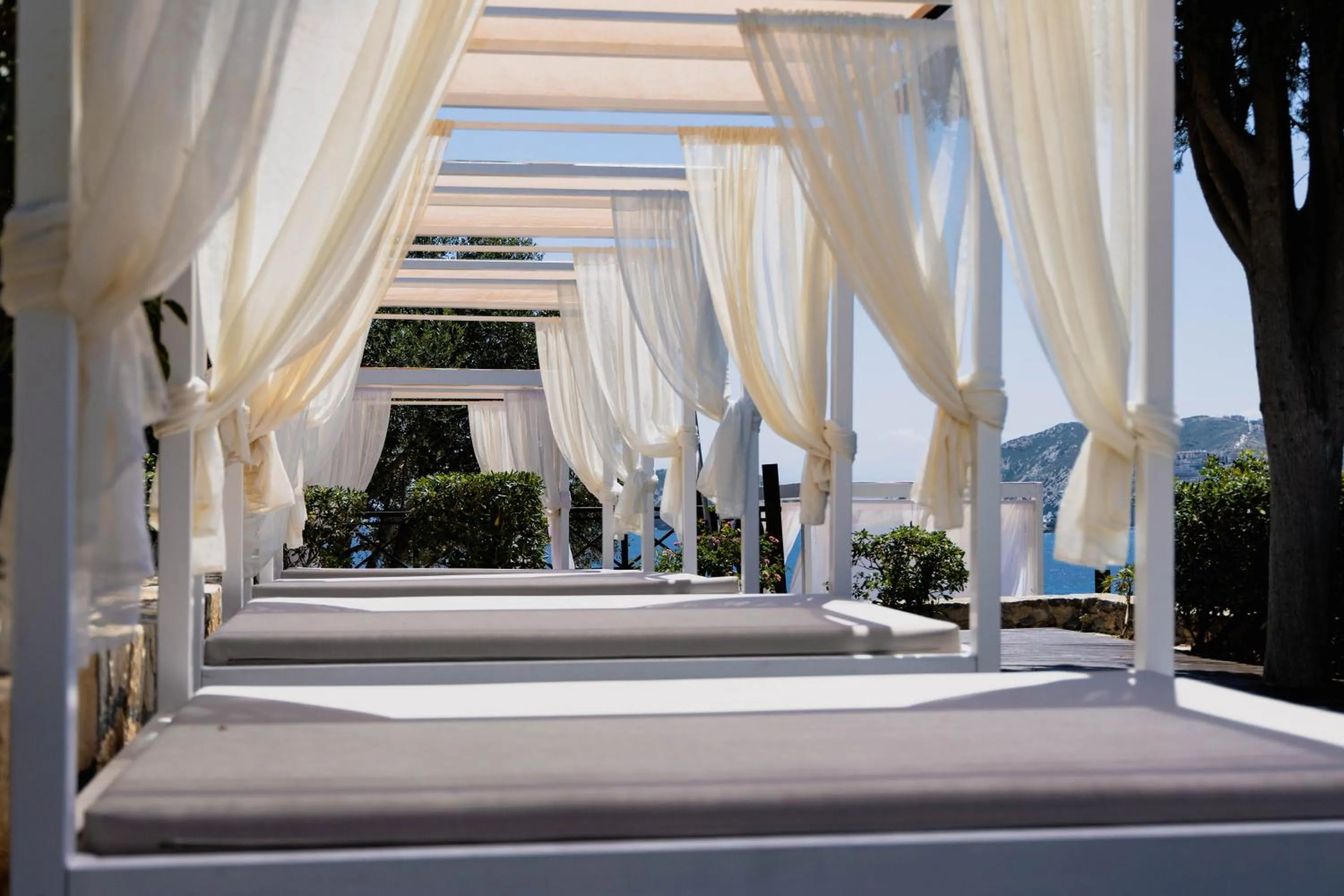 Swimming pool, Bed in Eva Mare Hotel & Suites - Adults only