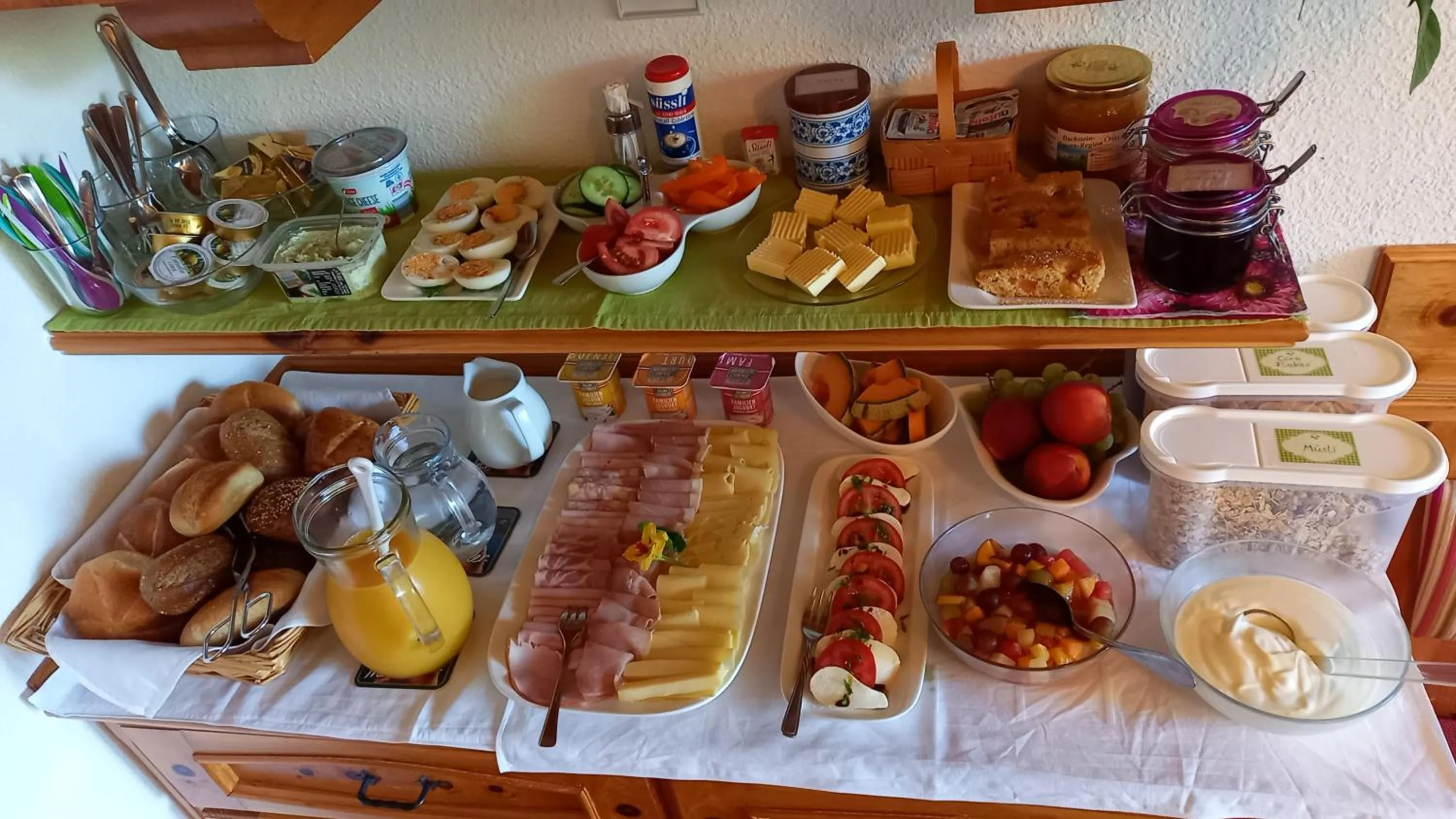 Buffet breakfast in Pension Felsenheim