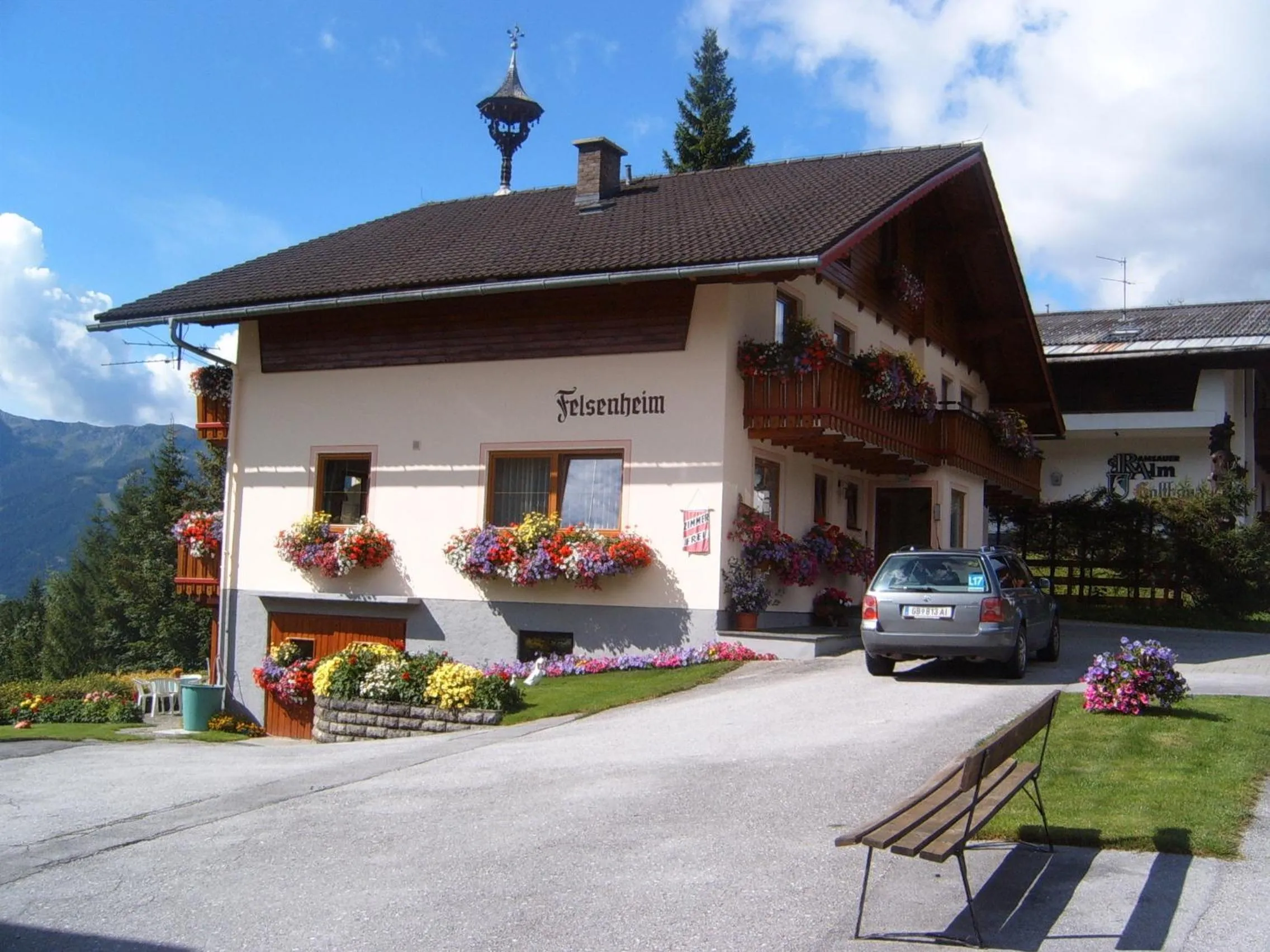 Facade/entrance in Pension Felsenheim
