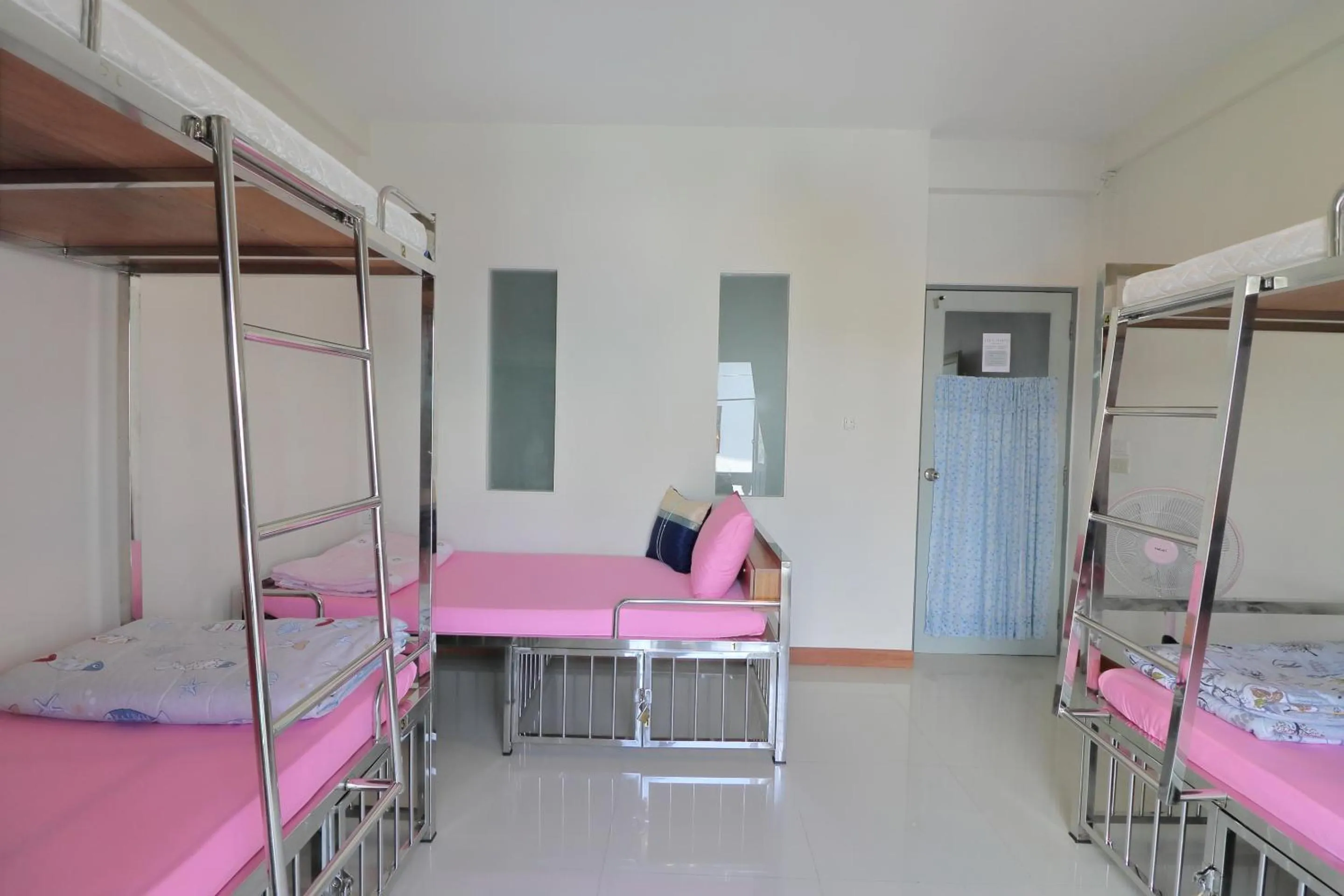 bunk bed, Bed in Saen Sabai Hostel