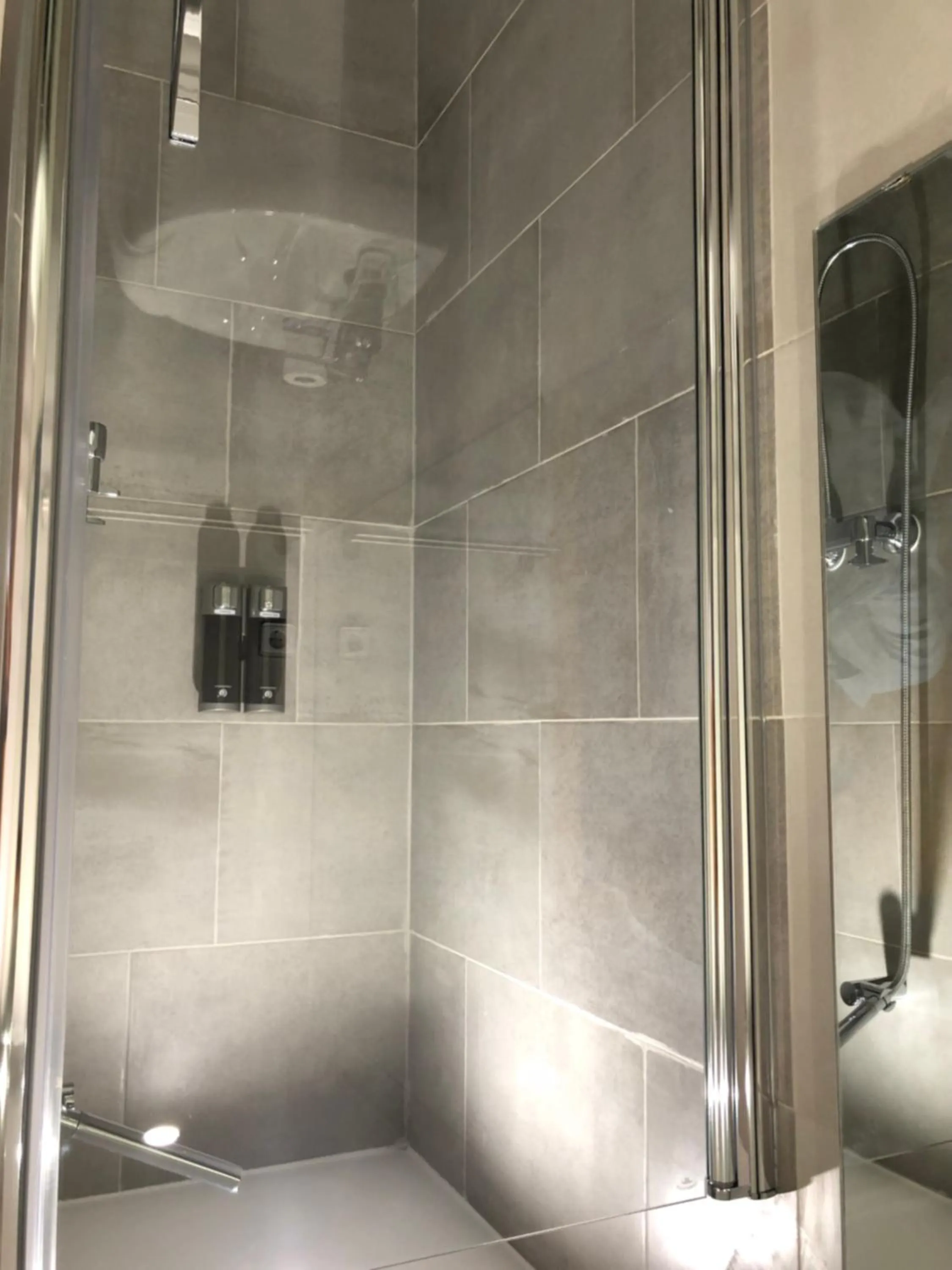 Shower in Hotel Sant Jordi