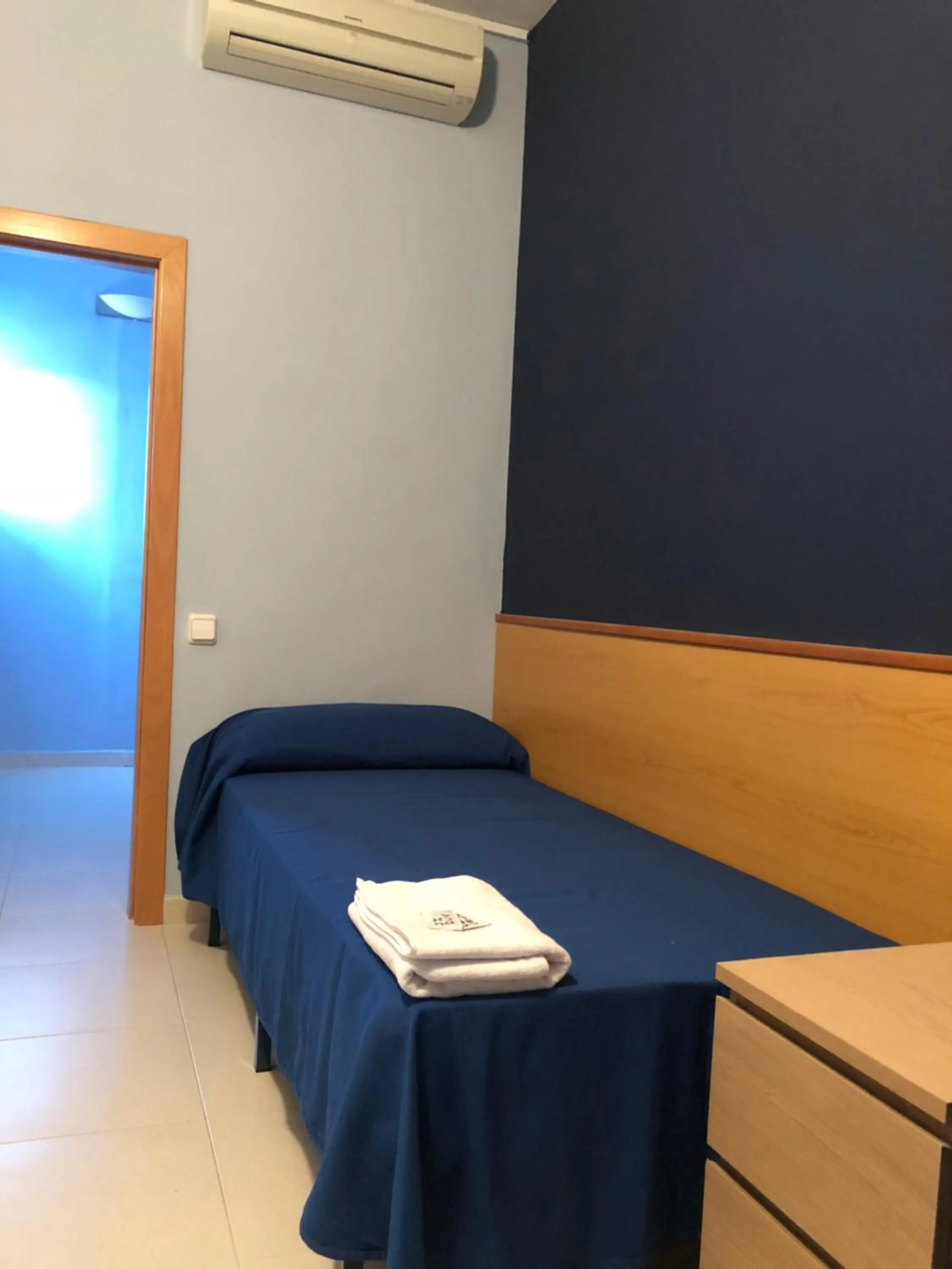 Bed in Hotel Sant Jordi