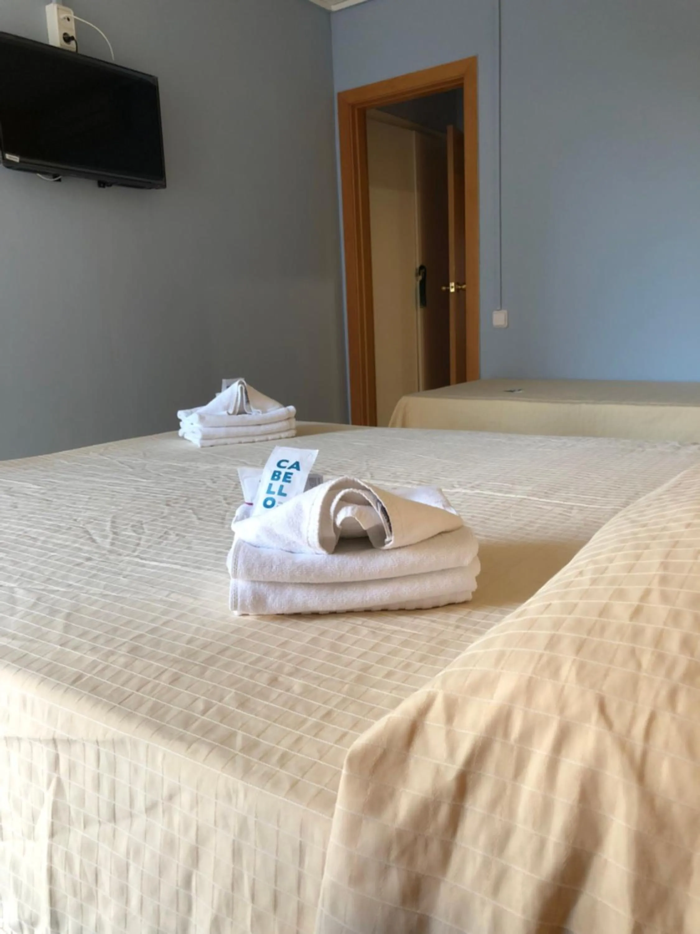 Bed in Hotel Sant Jordi