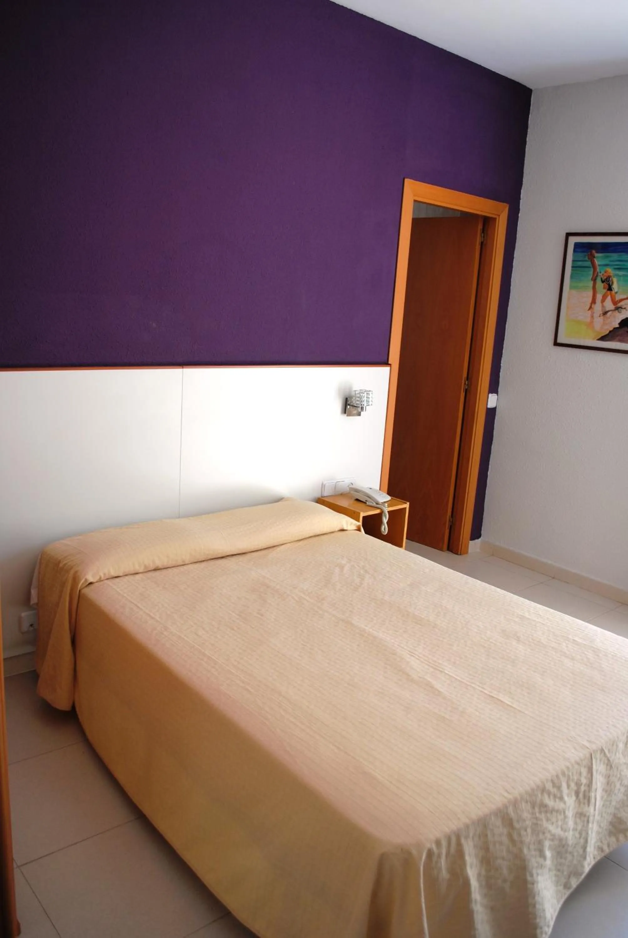 Bed in Hotel Sant Jordi