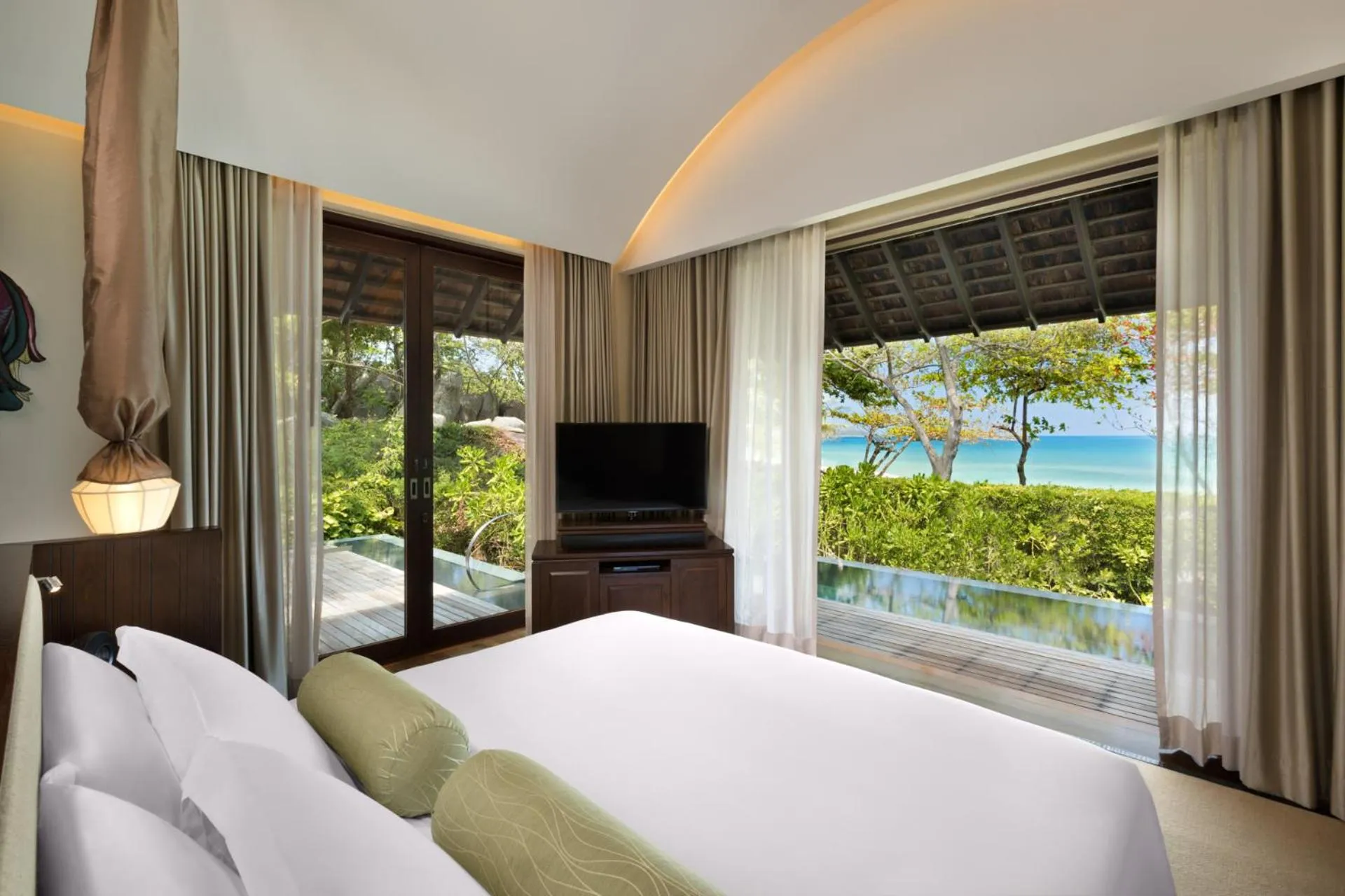 Bed in Vana Belle, A Luxury Collection Resort, Koh Samui