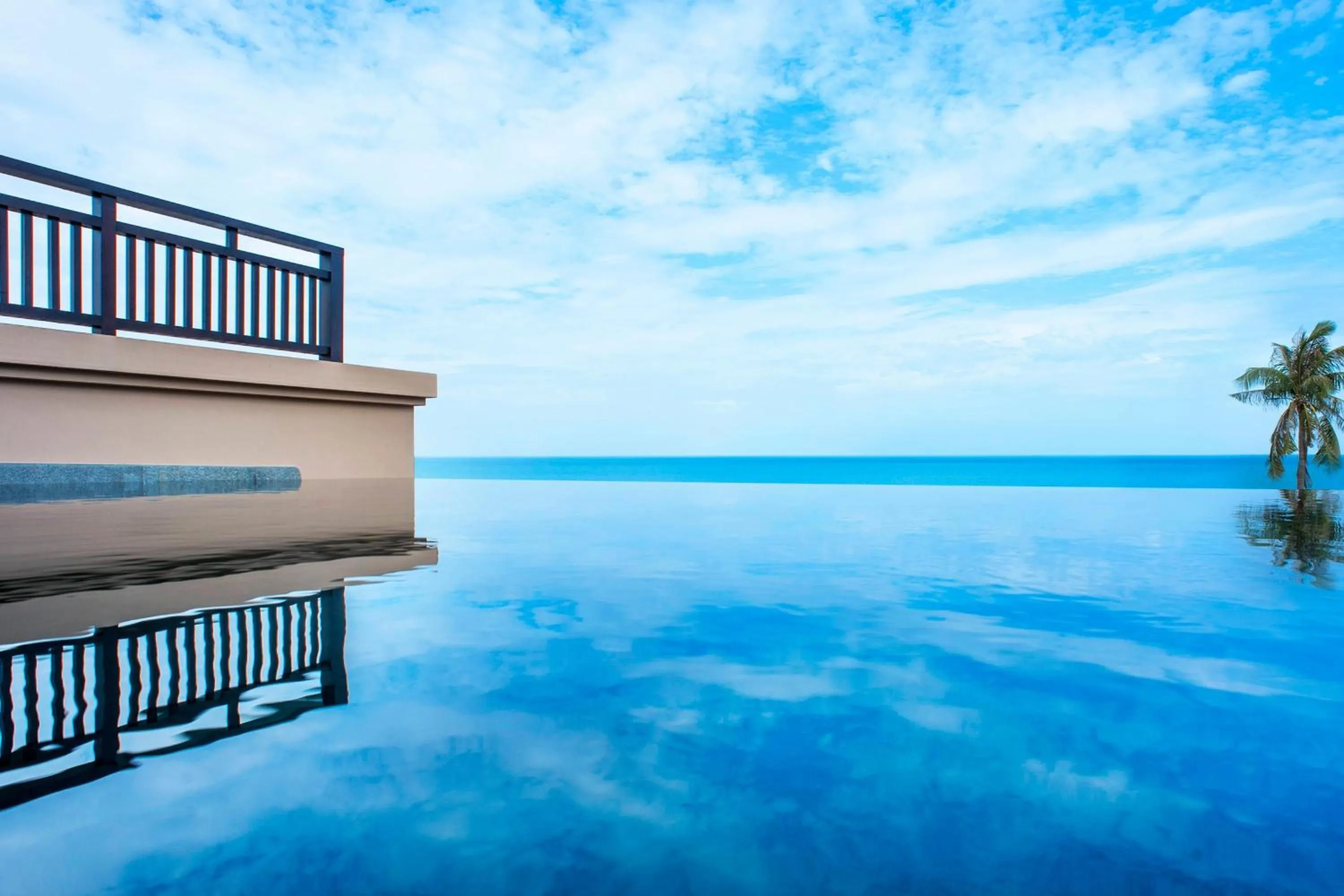 Swimming pool in Vana Belle, A Luxury Collection Resort, Koh Samui
