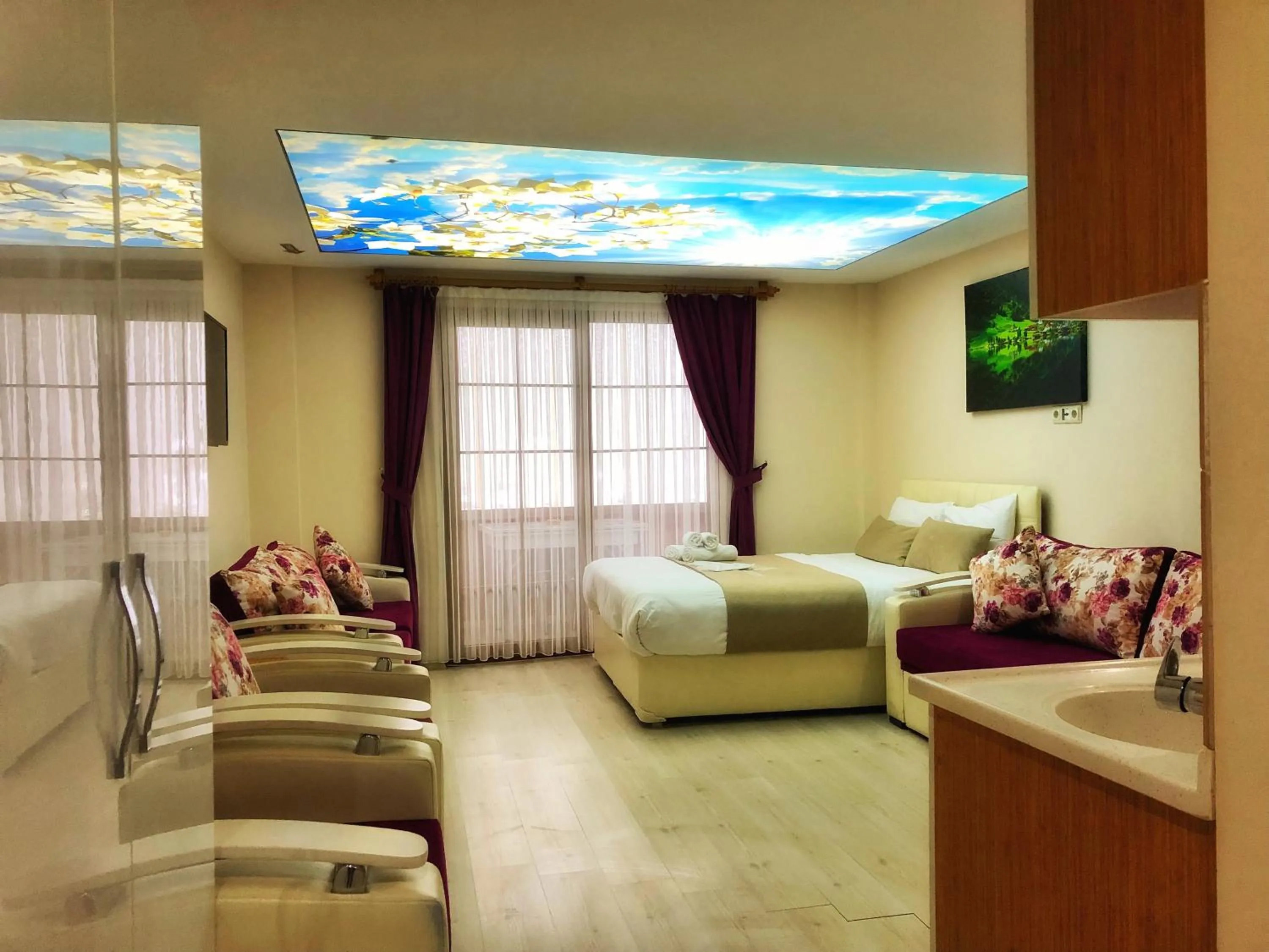 Living room, Bed in Osmanlı Suite