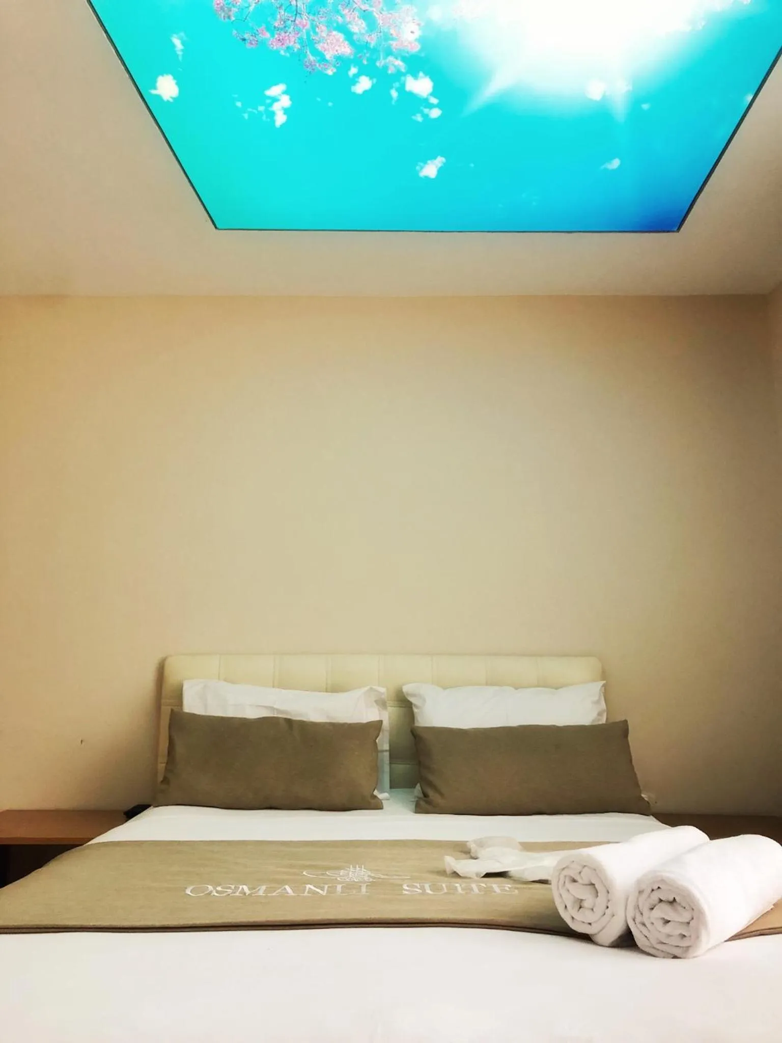 Bed in Osmanlı Suite