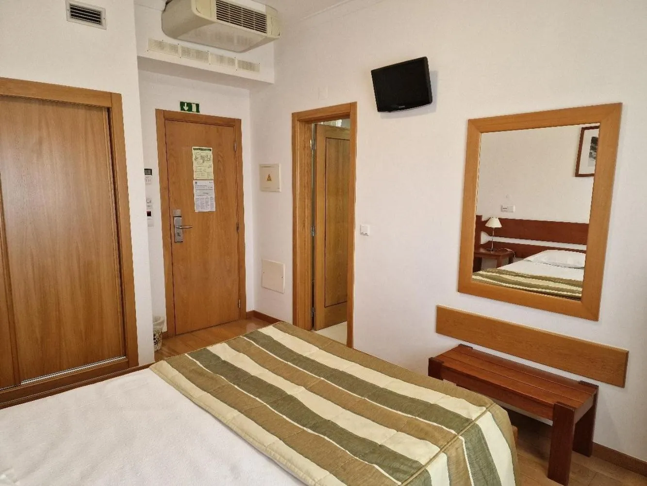 Bedroom, Bed in Hotel Senhora do Espinheiro