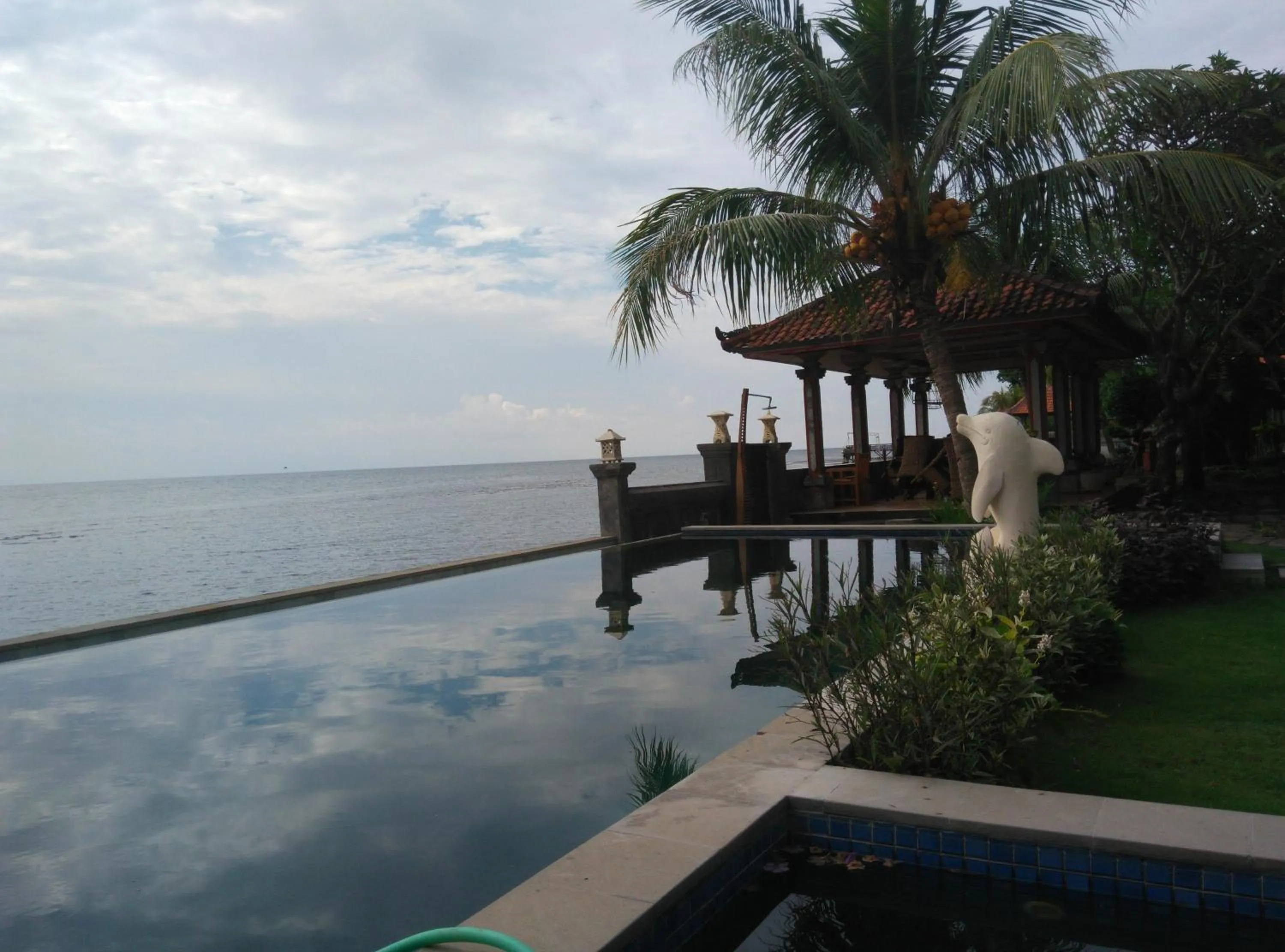 Swimming pool in Wahyu Dana Hotel