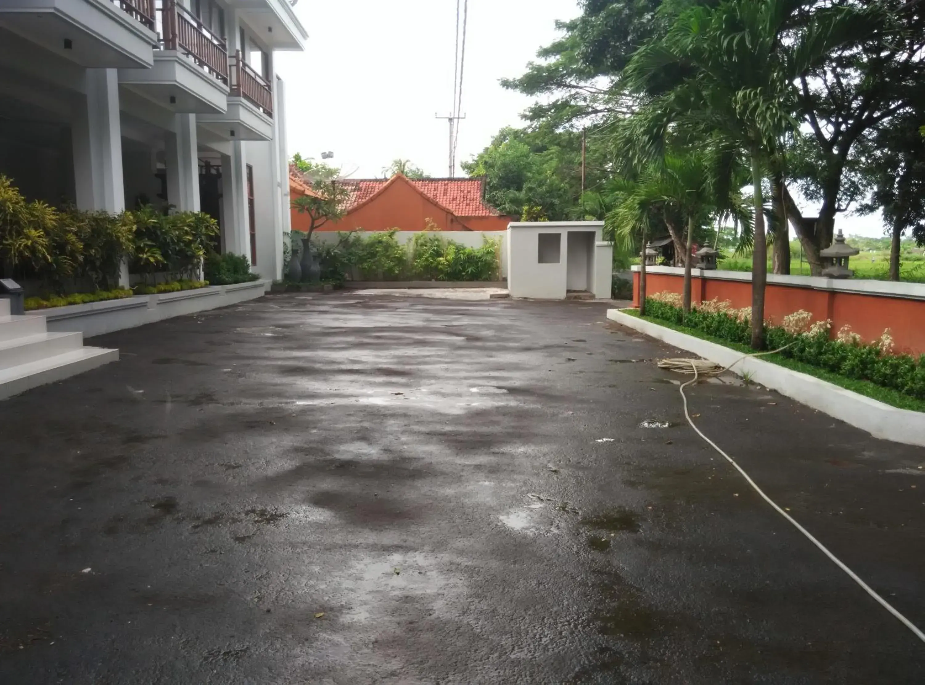 Facade/entrance in Wahyu Dana Hotel Facade/entrance in Wahyu Dana Hotel