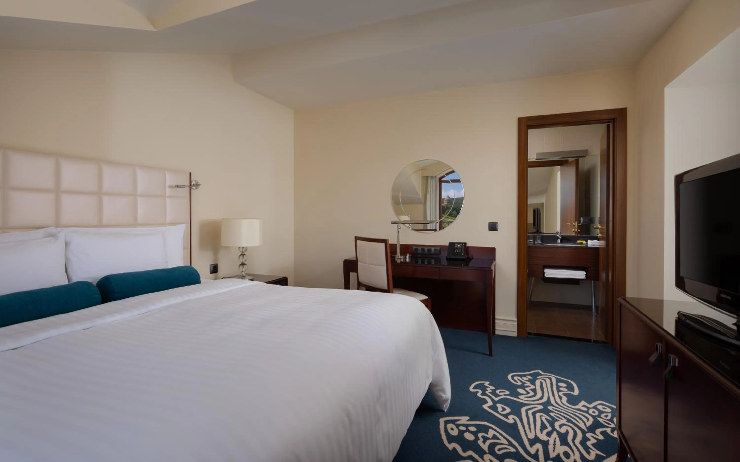 Photo of the whole room, Bed in Tsaghkadzor Marriott Hotel