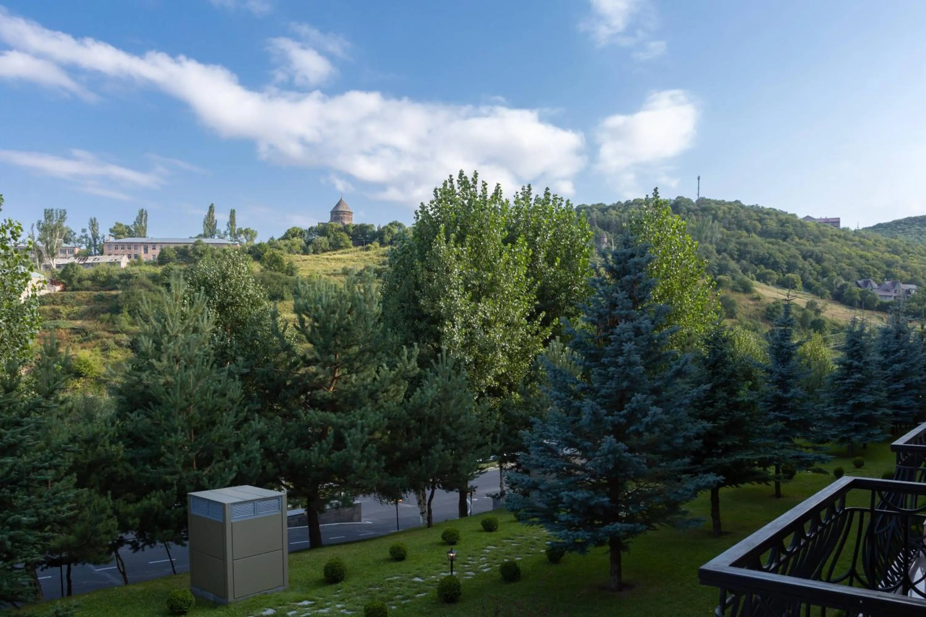 Photo of the whole room in Tsaghkadzor Marriott Hotel