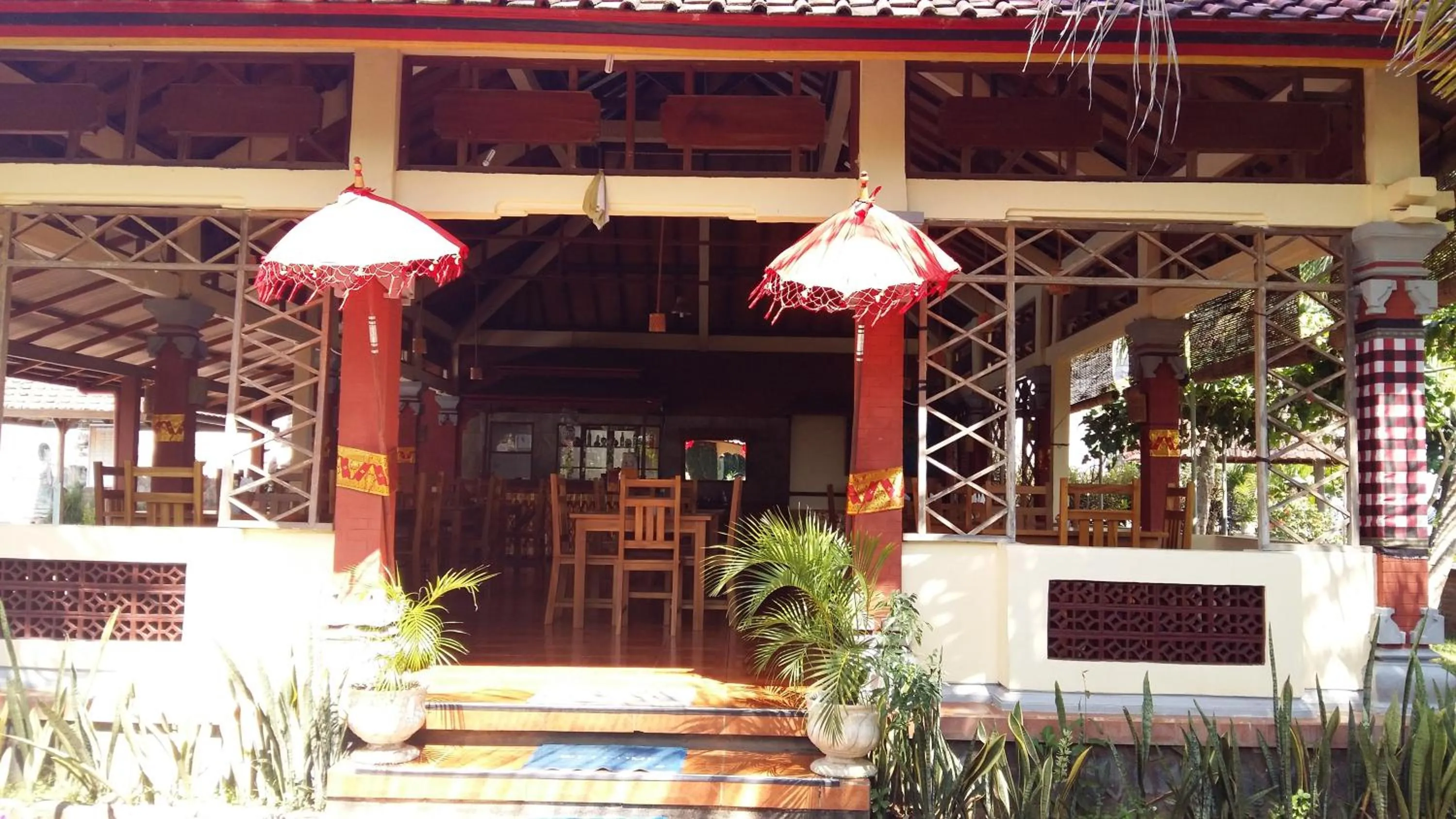 Restaurant/places to eat in Lovina Beach Hotel