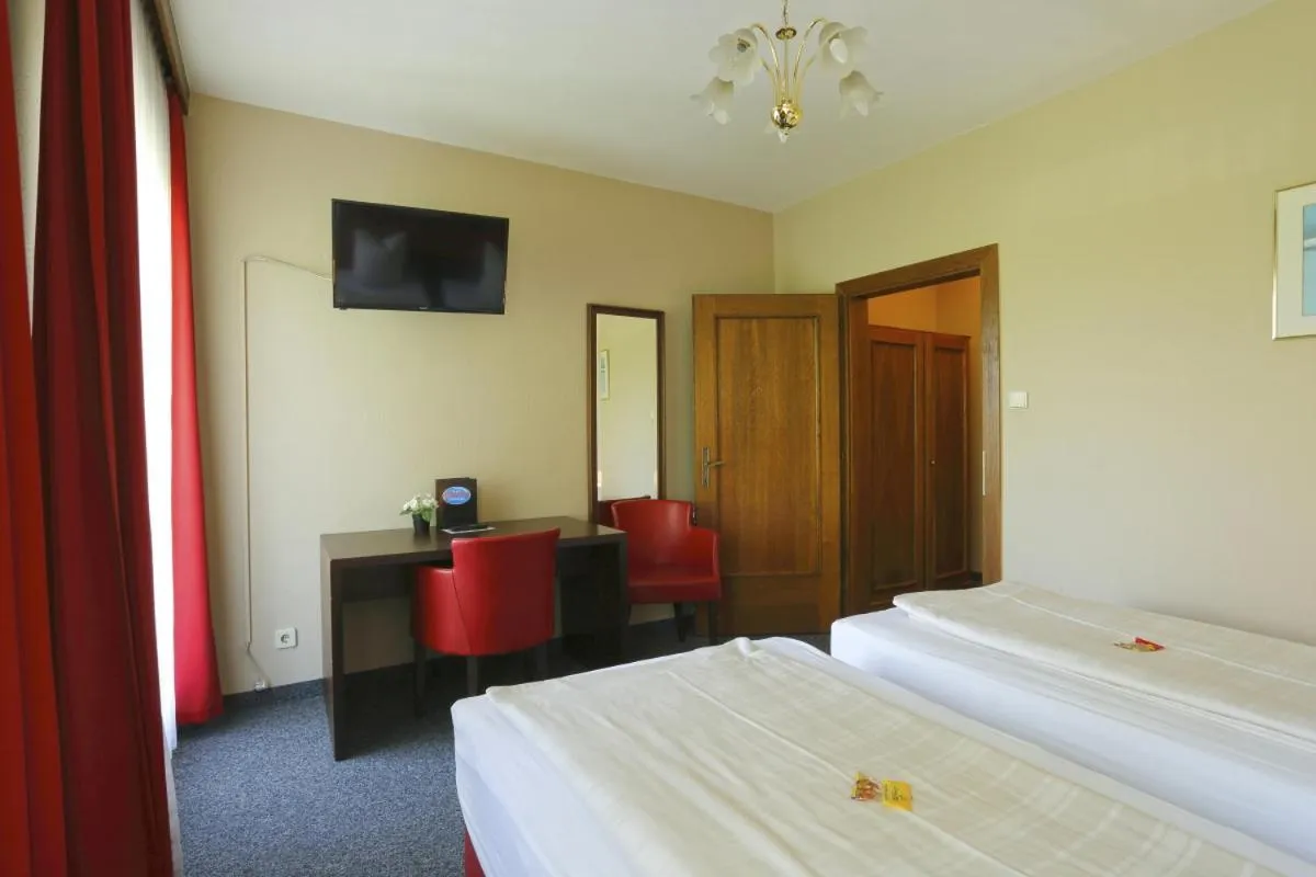 TV and multimedia, Bed in Alpen.Adria.Stadthotel