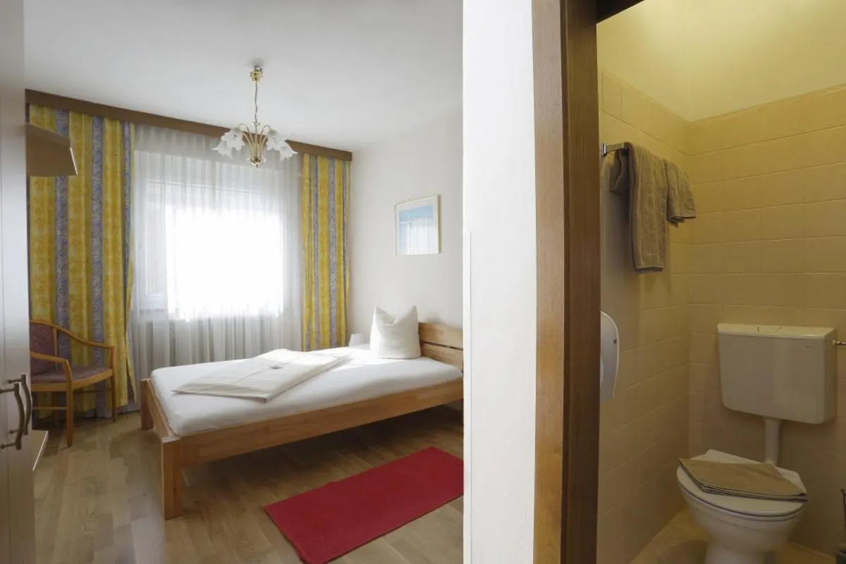 Bedroom, Bed in Alpen.Adria.Stadthotel