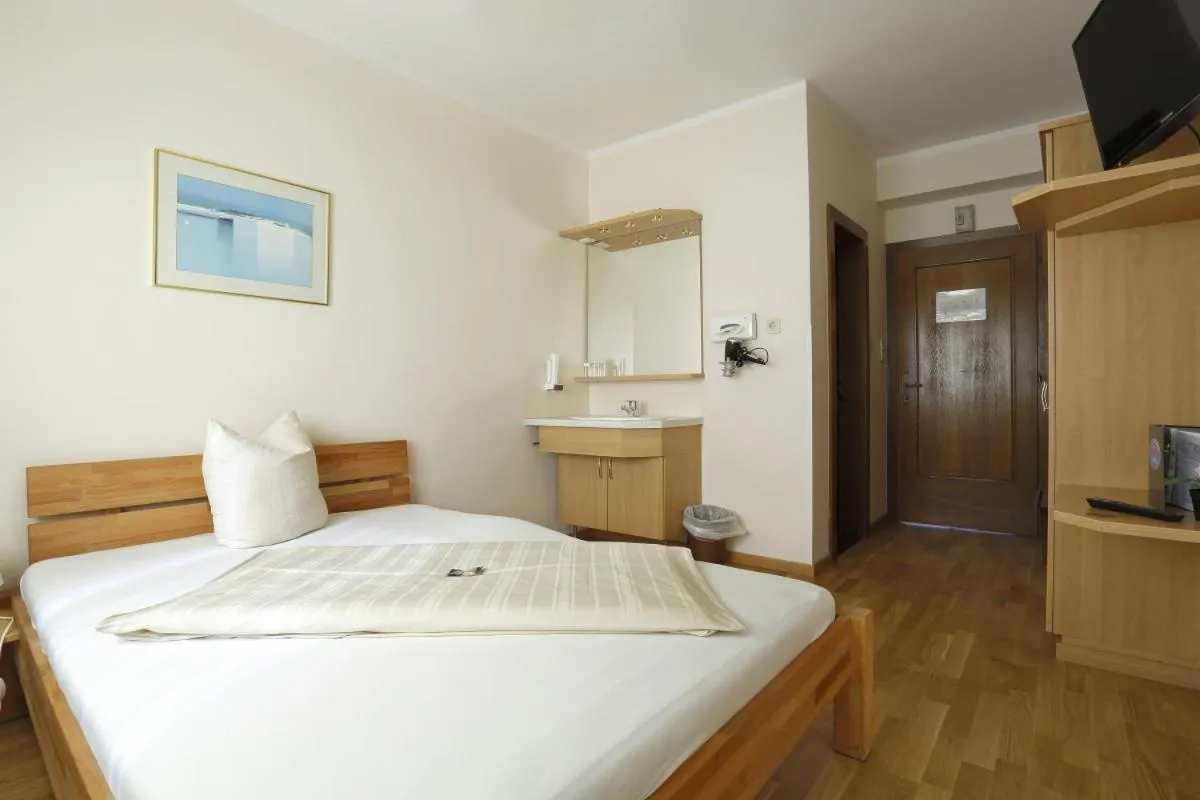 Bedroom, Bed in Alpen.Adria.Stadthotel