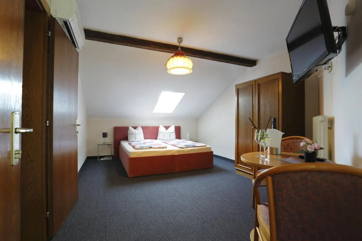 Bedroom, Bed in Alpen.Adria.Stadthotel