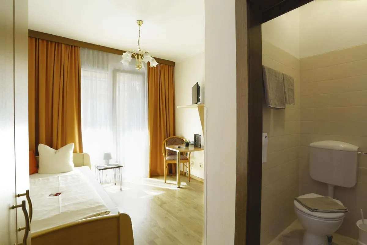 Single Room with Balcony in Alpen.Adria.Stadthotel