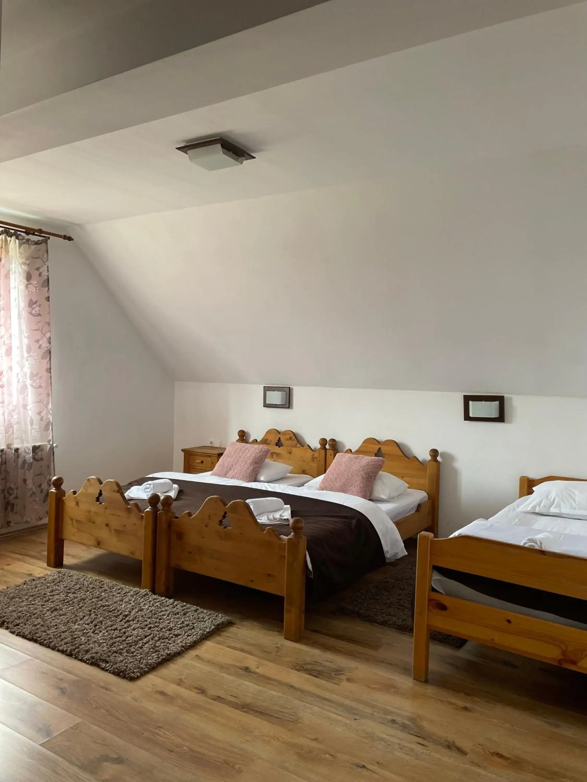 Classic Triple Room in Valea Salbatica Classic Triple Room in Valea Salbatica