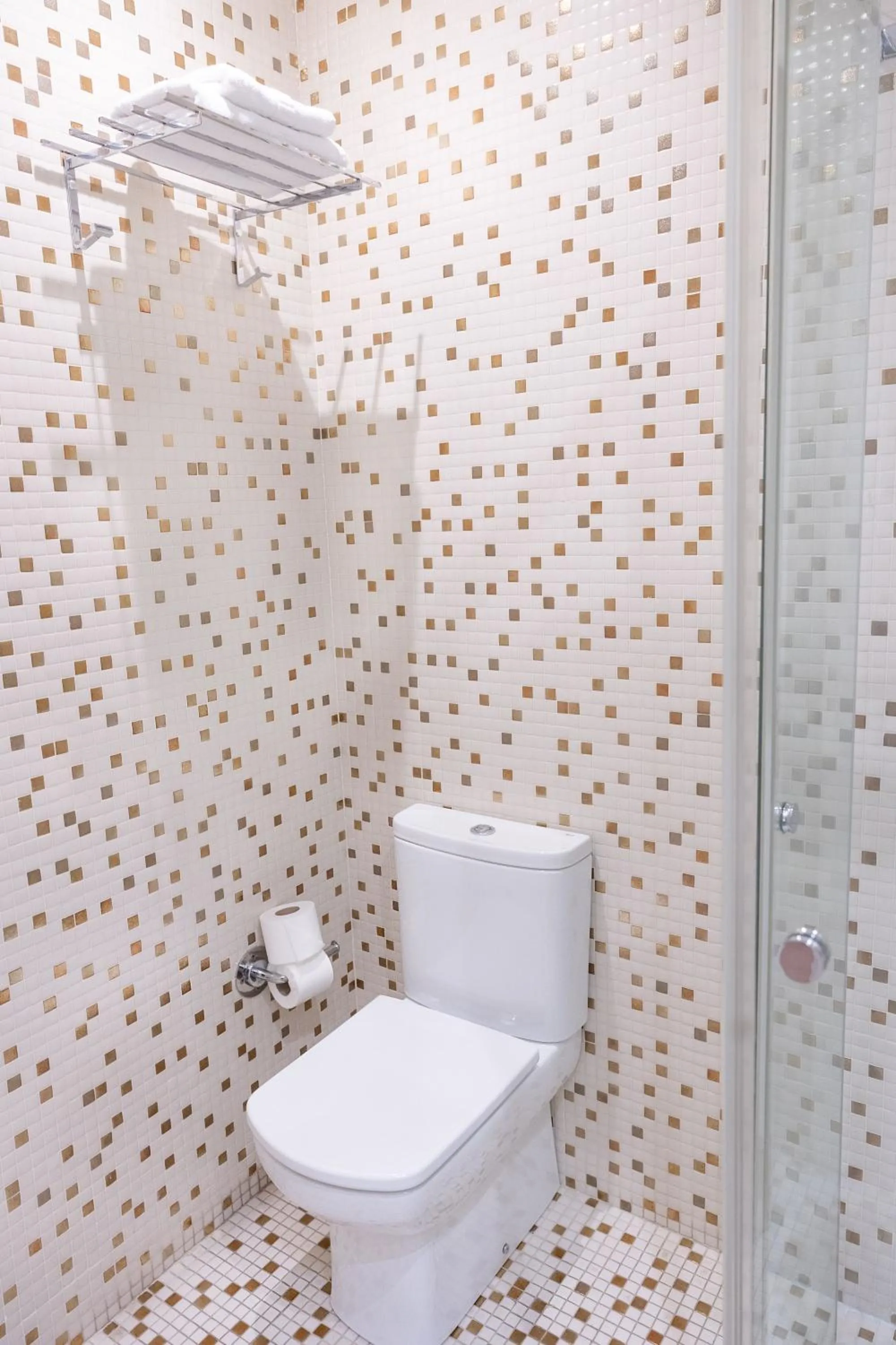 Bathroom in Hotel Montes