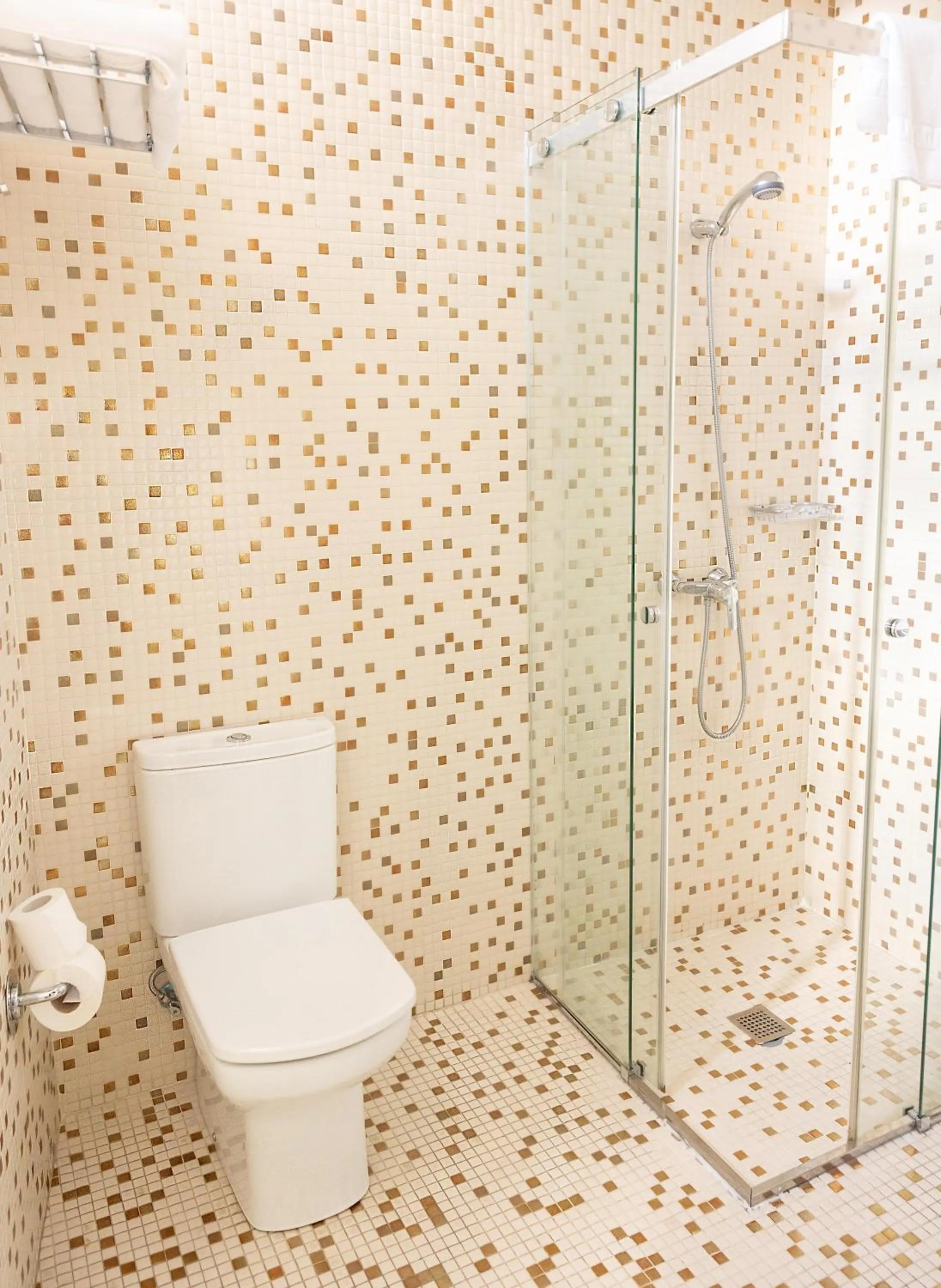 Bathroom in Hotel Montes