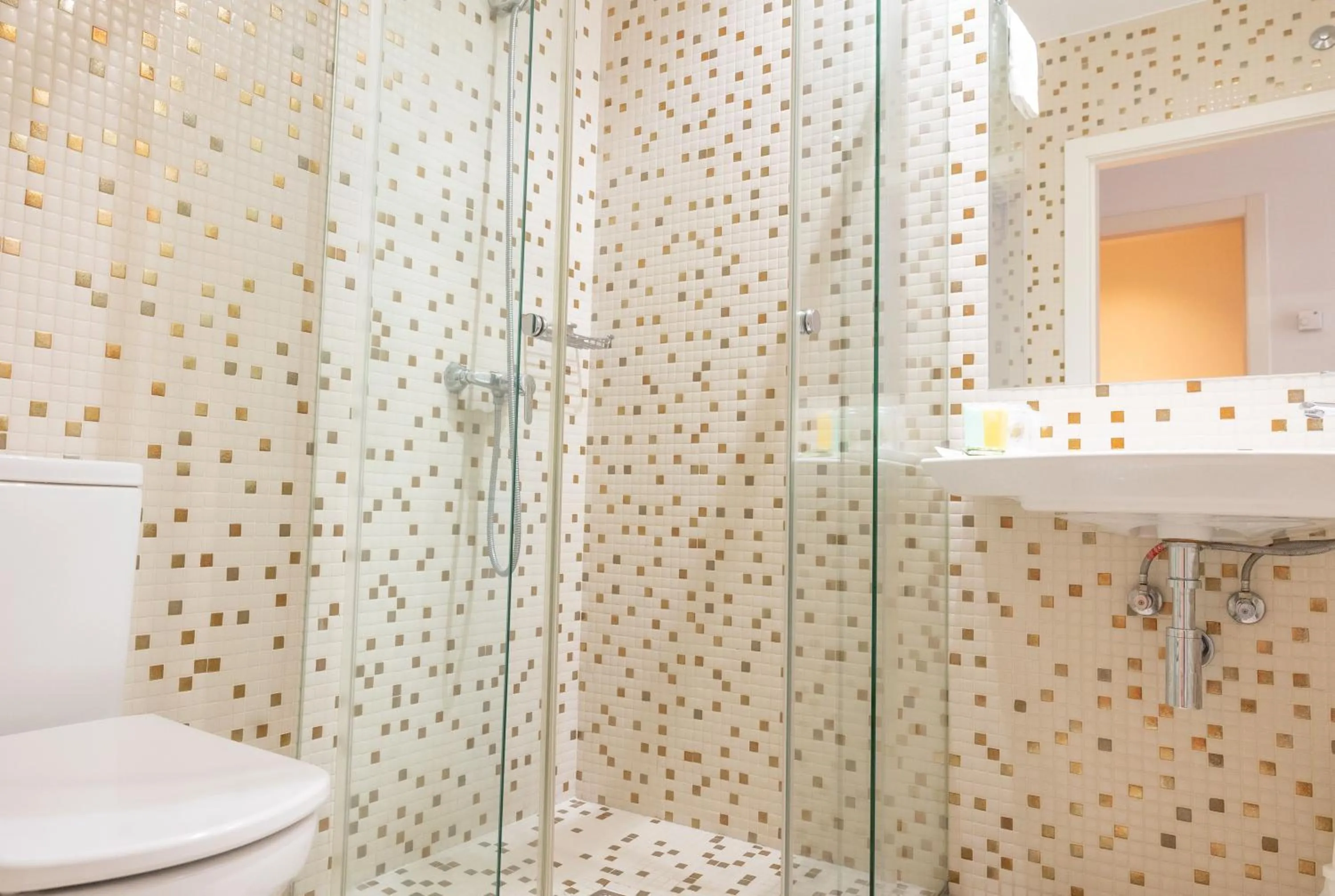 Bathroom in Hotel Montes