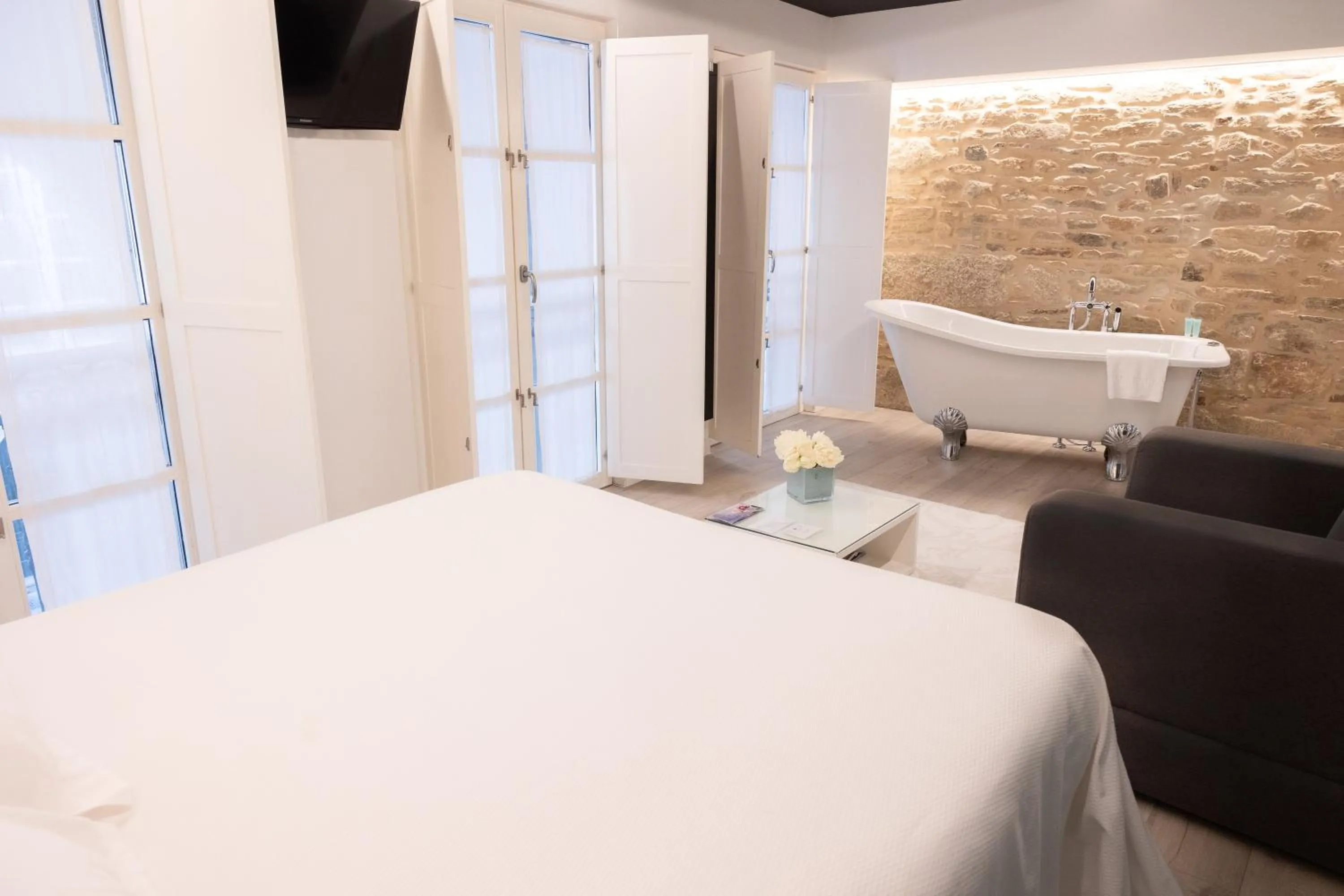 Photo of the whole room, Bed in Hotel Montes