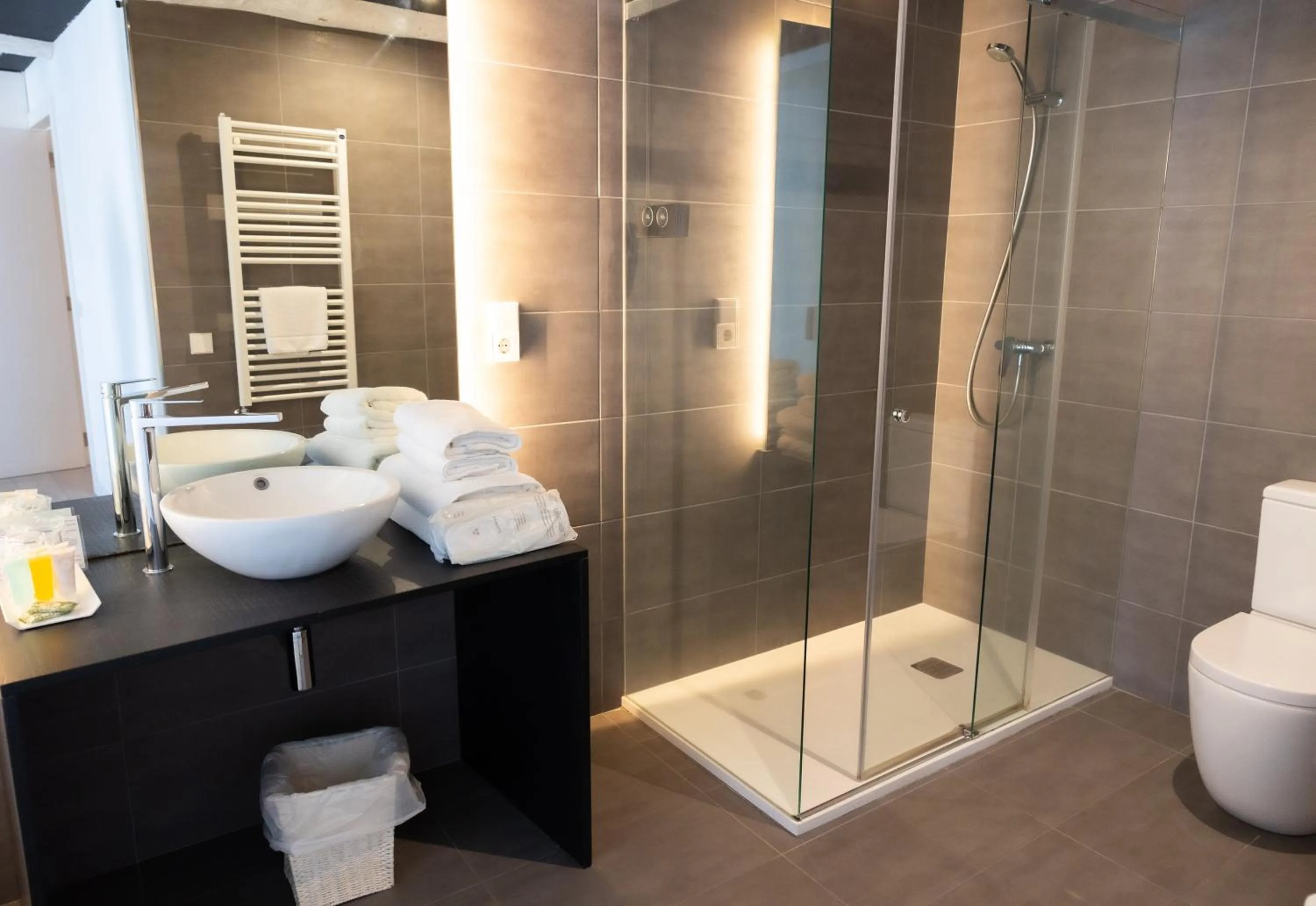 Bathroom in Hotel Montes