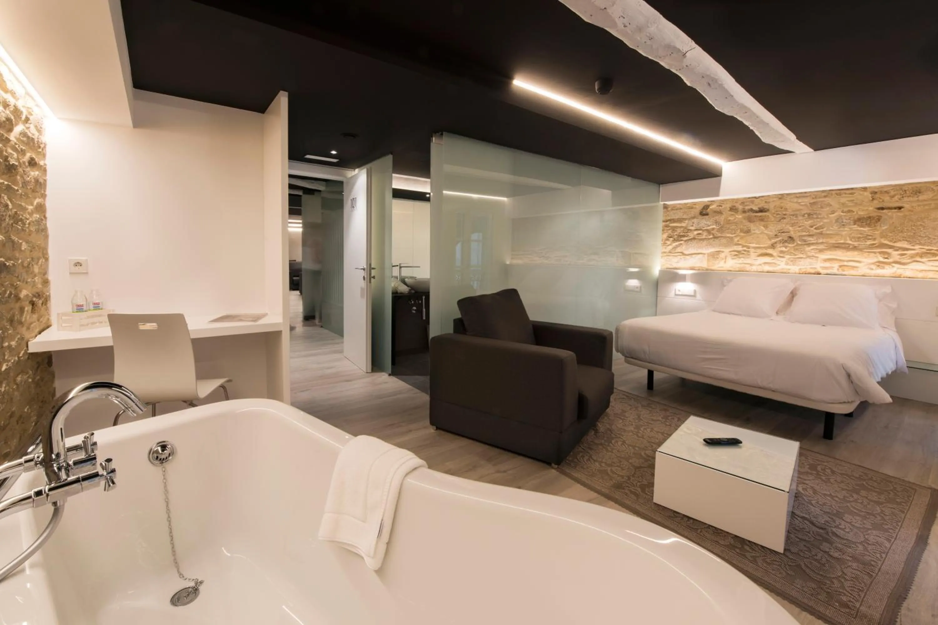 Photo of the whole room, Bed in Hotel Montes