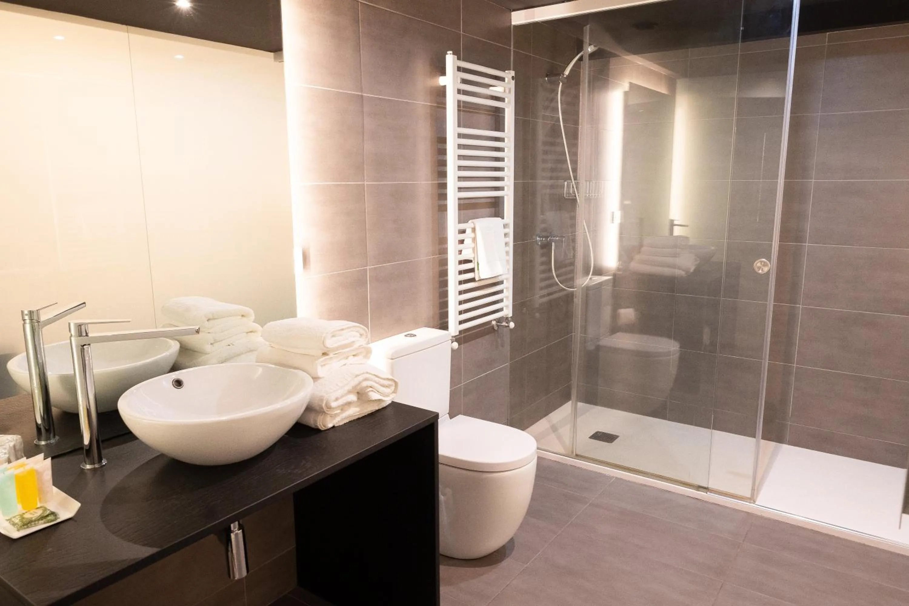 Bathroom in Hotel Montes