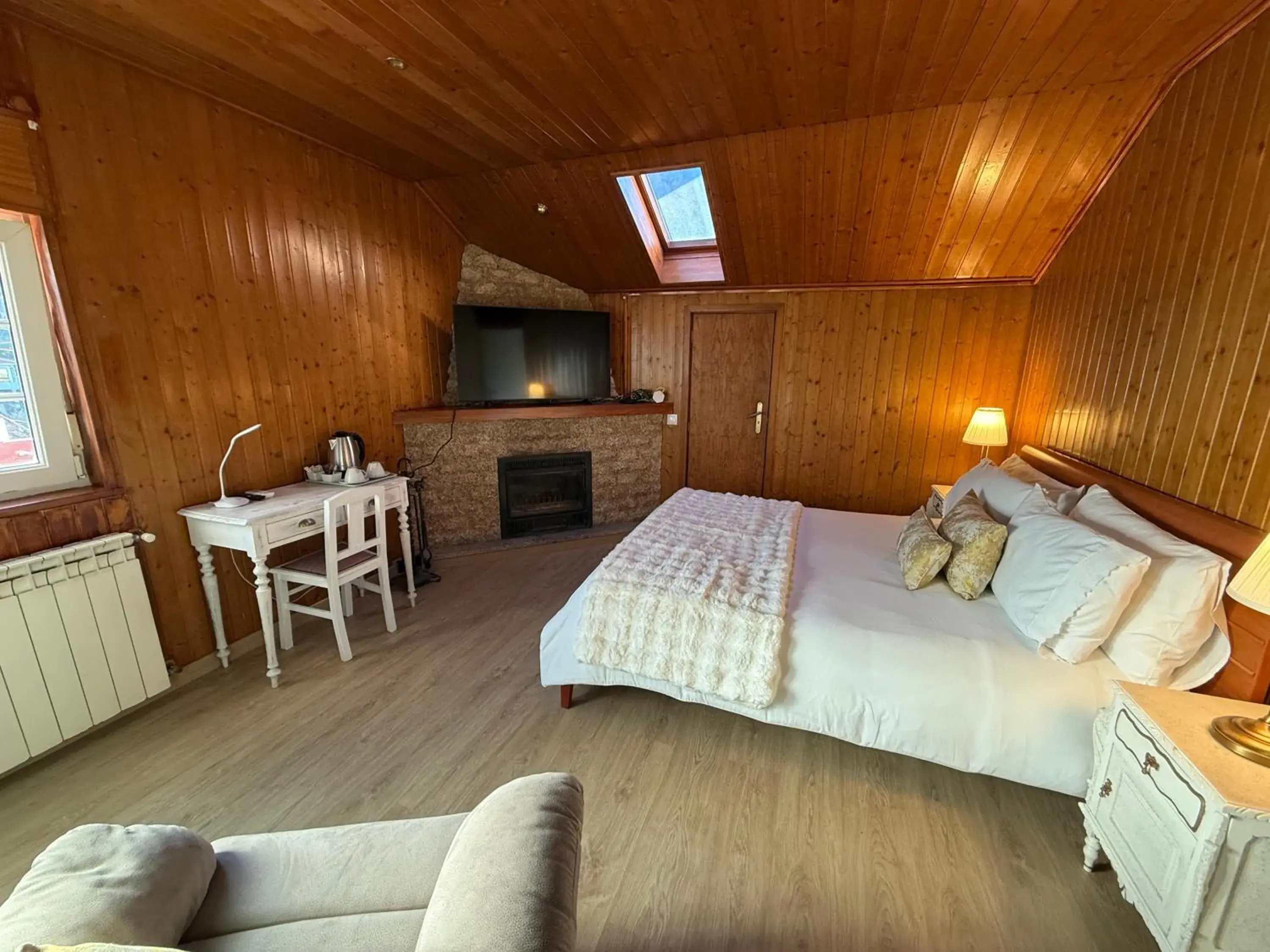 Deluxe Double Room with Shower in Alfatima Deluxe Double Room with Shower in Alfatima