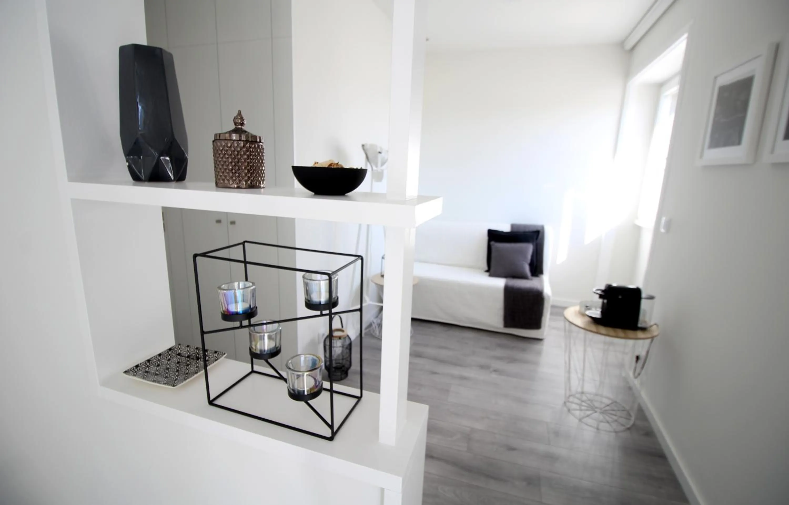 Decorative detail in JR Studios & Suites I Rius I