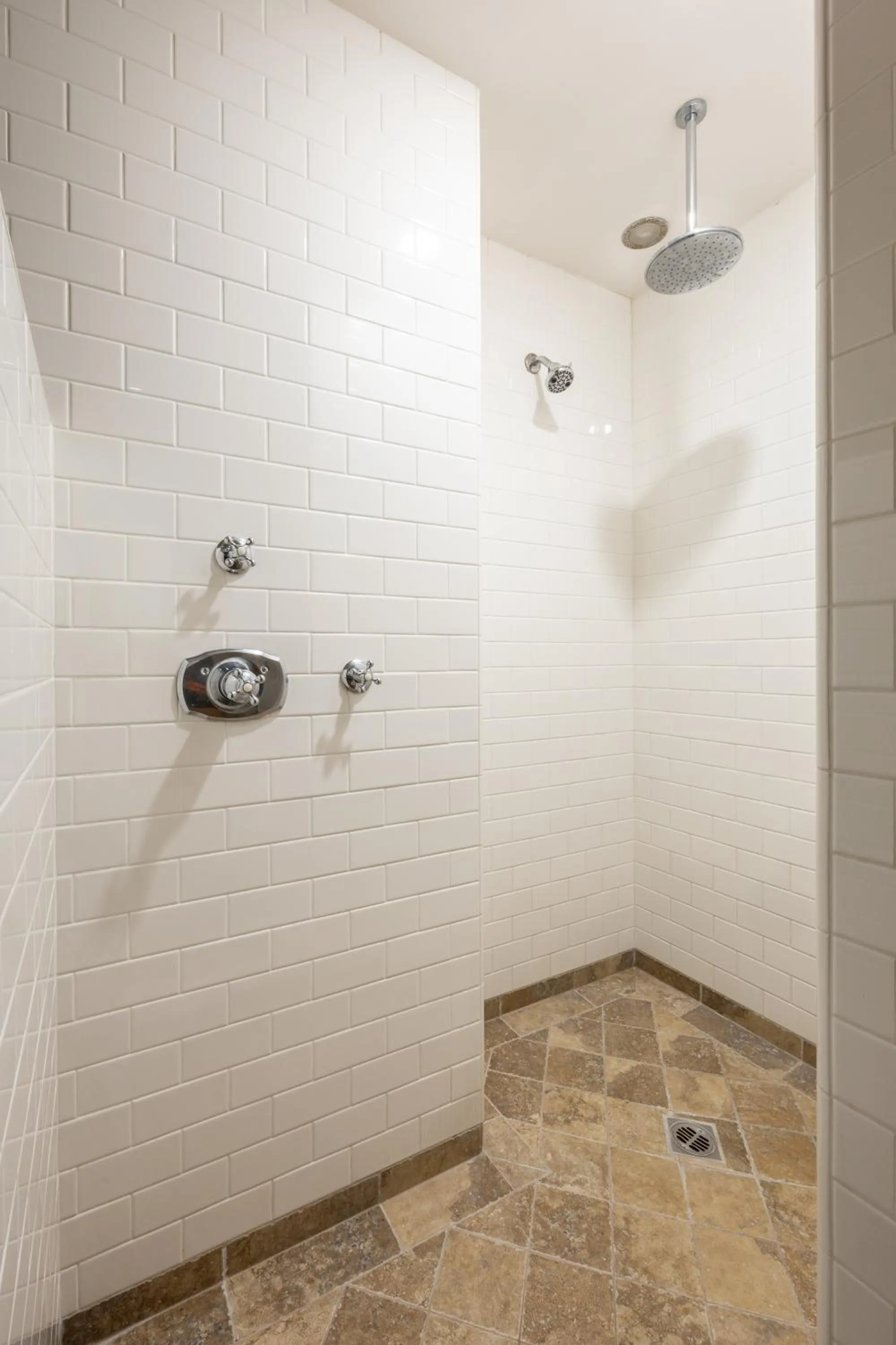 Shower in De La Vina Inn