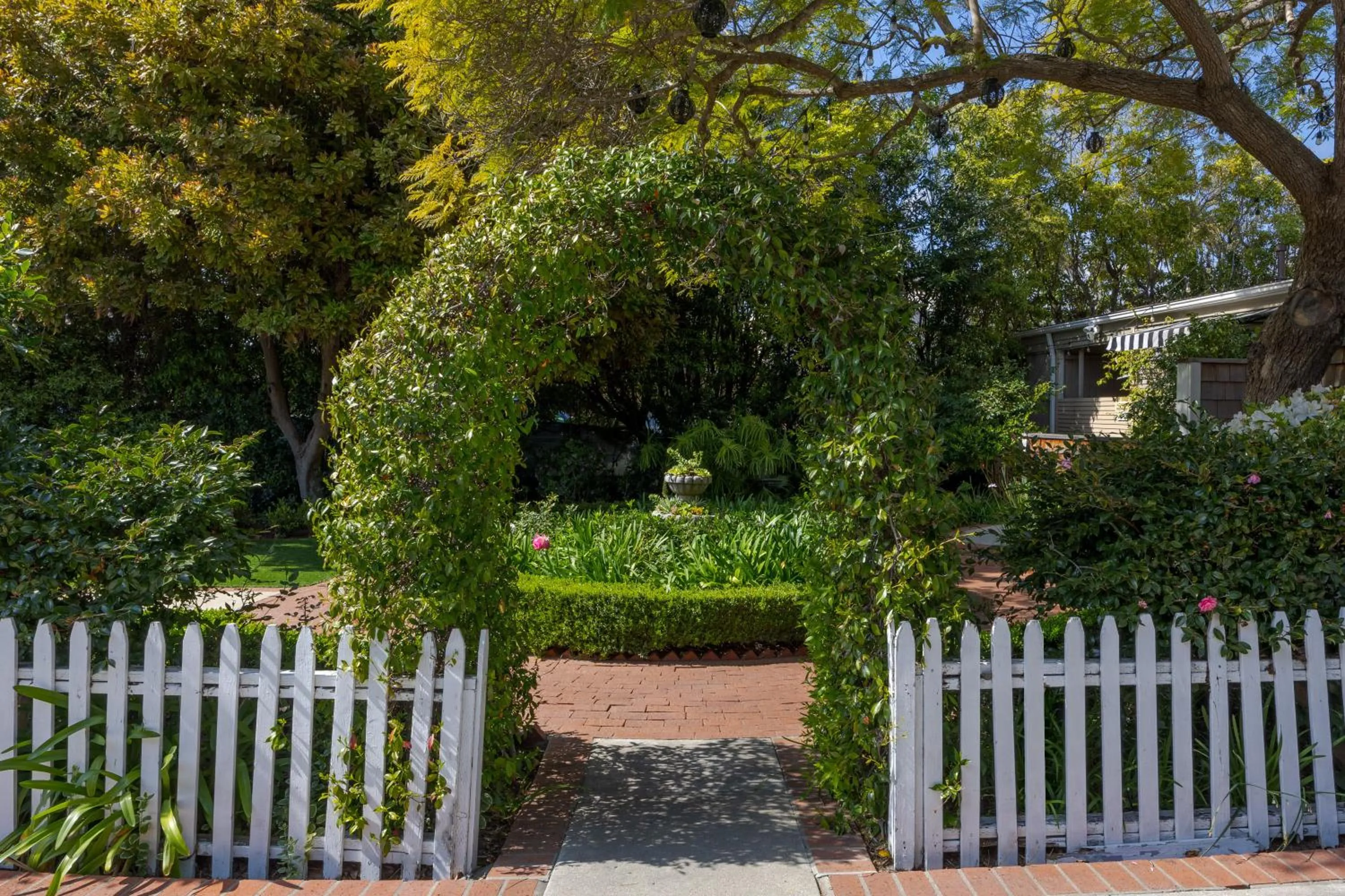 Garden in De La Vina Inn