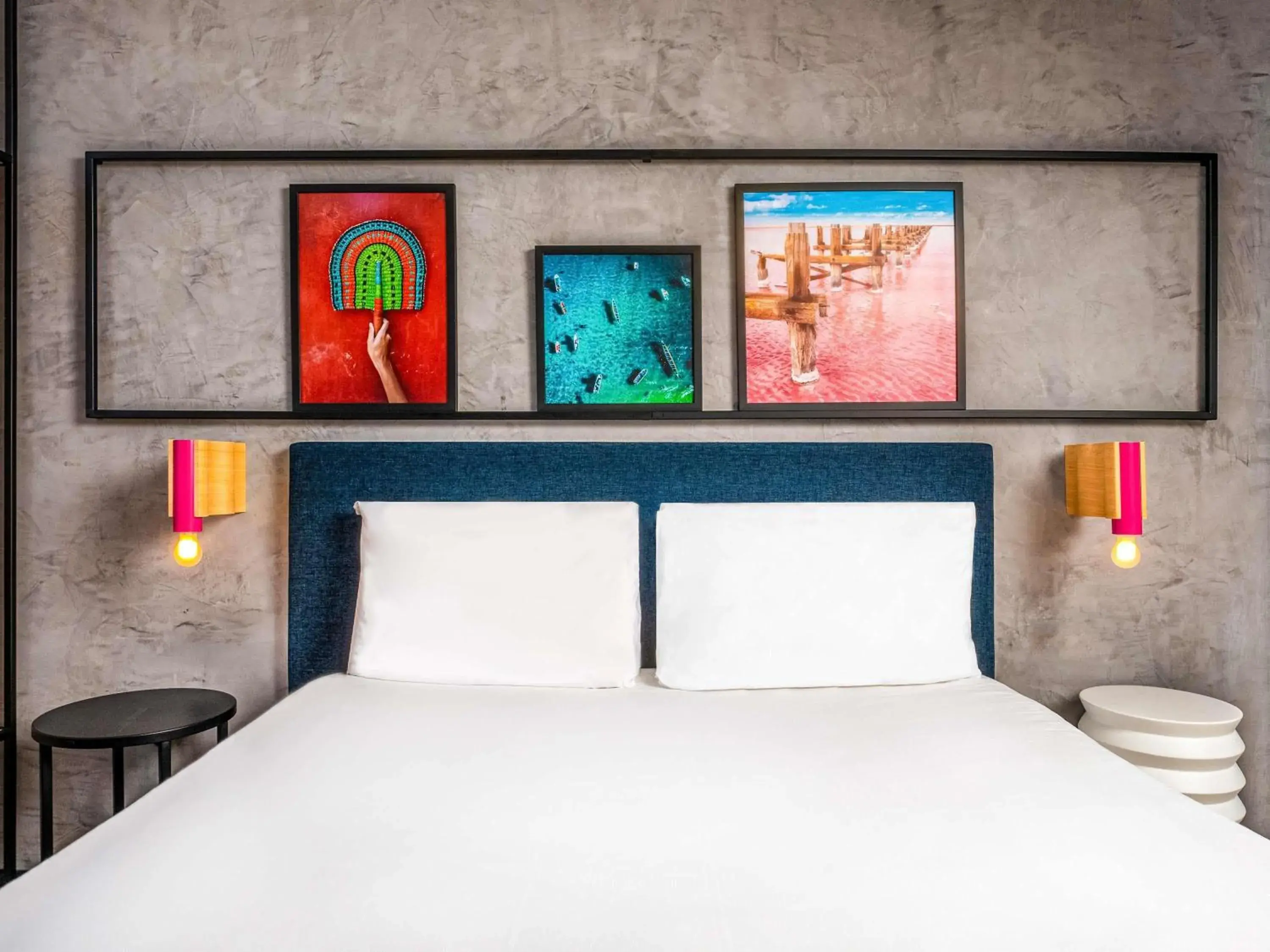 Property building, Bed in Ibis Styles Dakar Property building, Bed in Ibis Styles Dakar